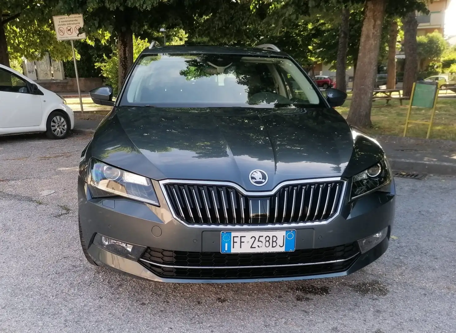 Skoda Superb Superb III 2016 Wagon 2.0 tdi Executive 150cv dsg Grigio - 2