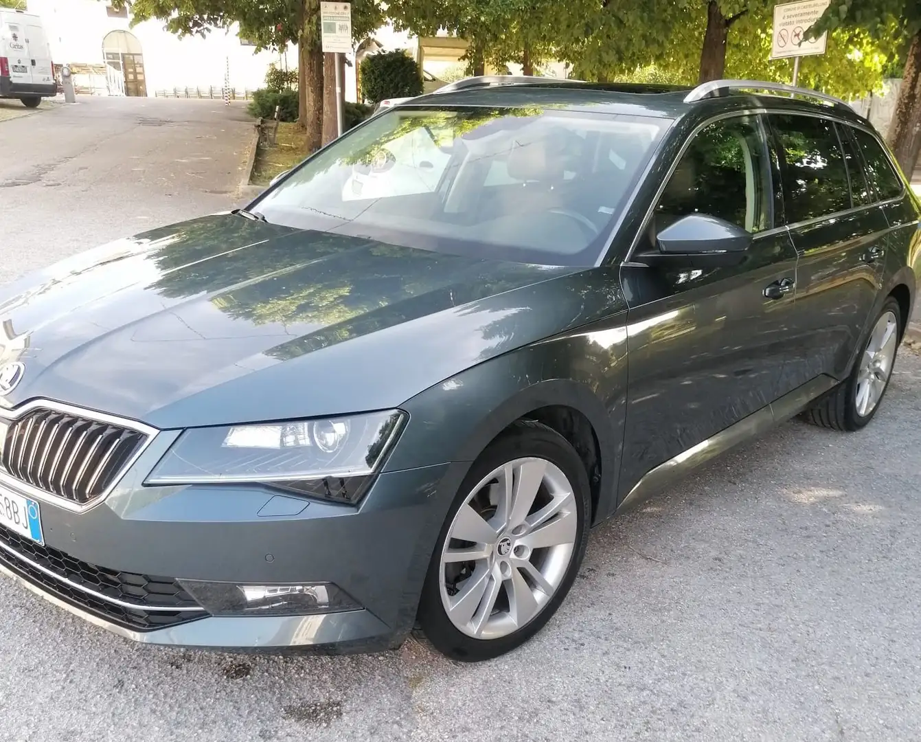 Skoda Superb Superb III 2016 Wagon 2.0 tdi Executive 150cv dsg Grigio - 1