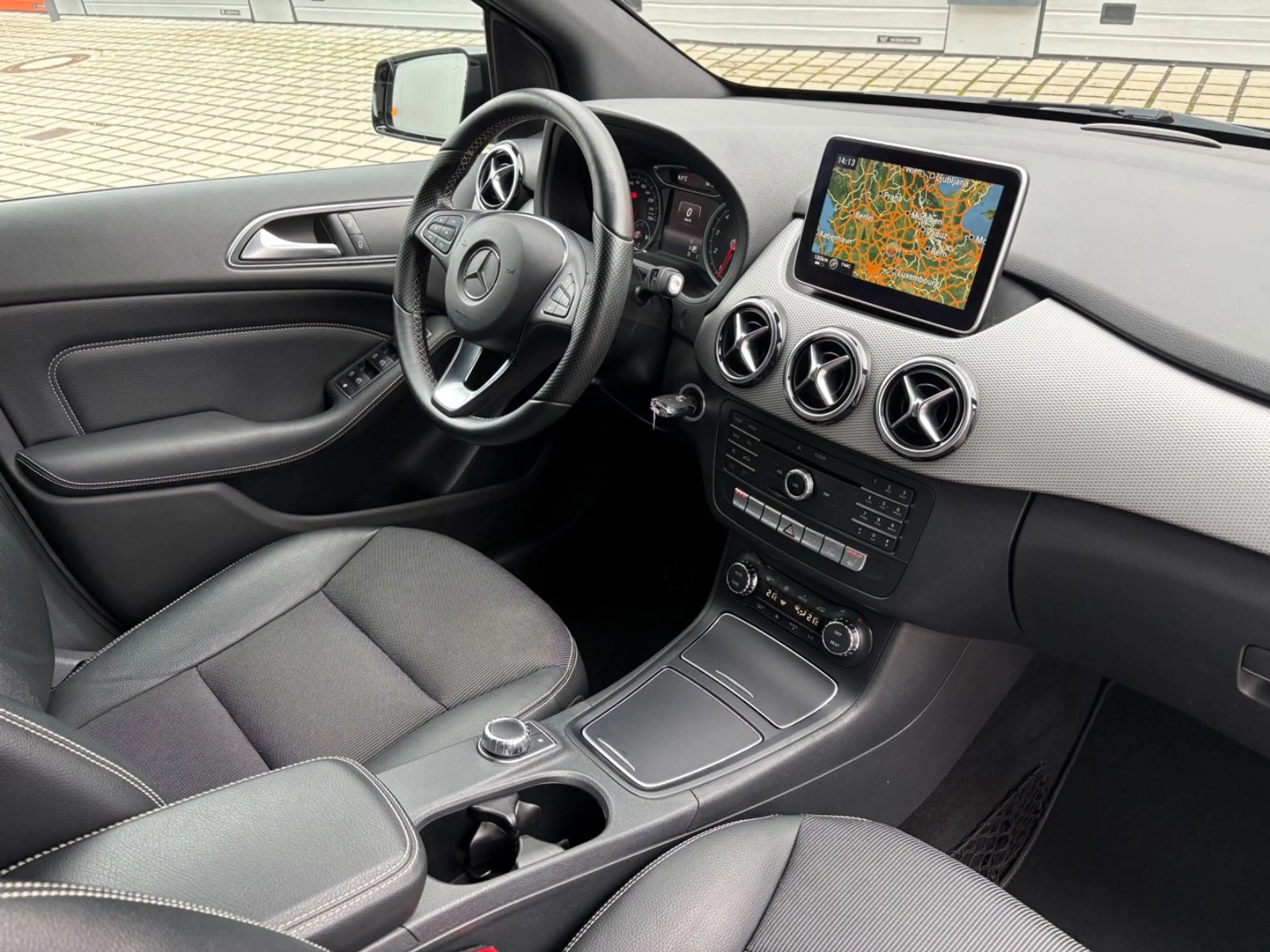 Mercedes-Benz B 250 Urban Night Kamera ACC SPUR TOT LED NAVI — photo 14