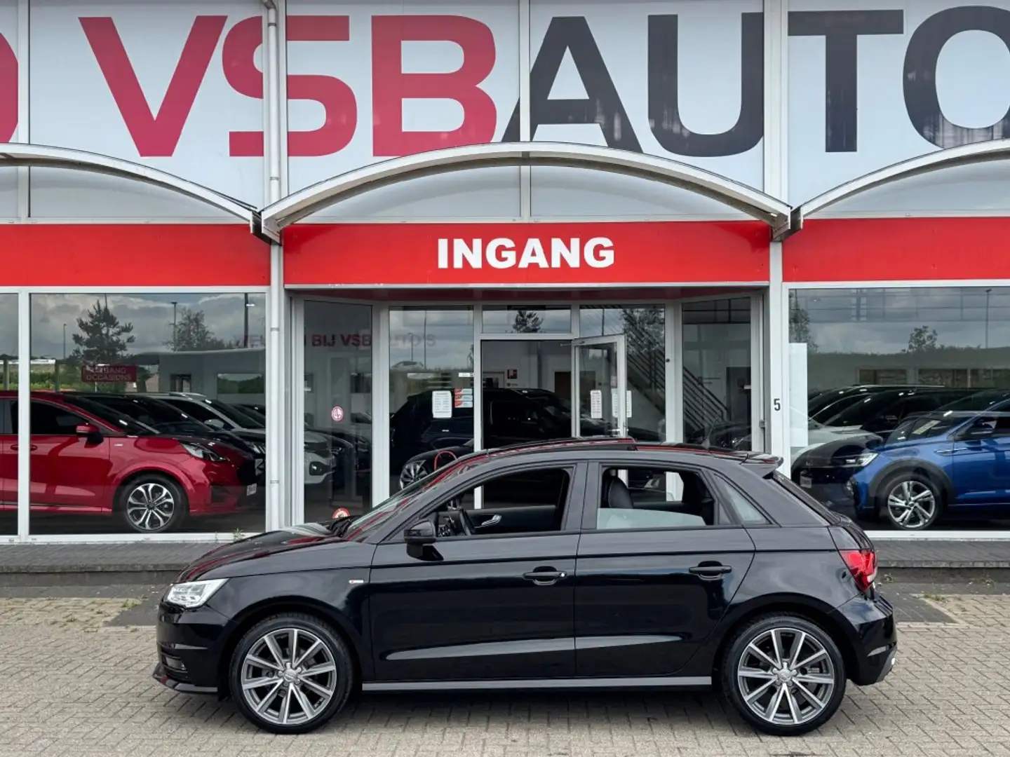 Audi A1 1.0 TFSI AUT. S-LINE LED XENON NAVI PANO-DAK AIRCO Zwart - 2