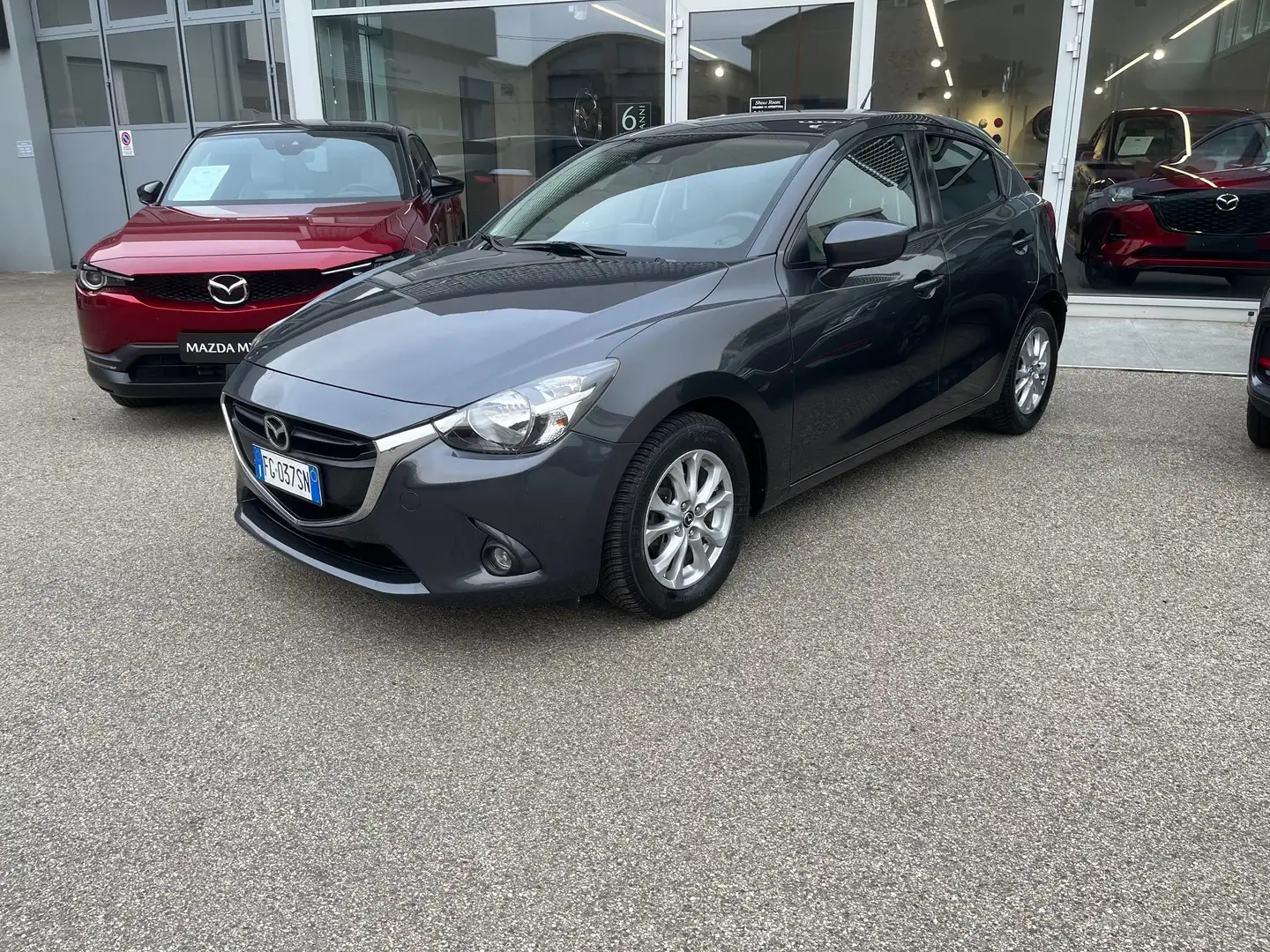 Mazda 2 2 III 2015 1.5d Evolve + Evolve Pack 105cv Gris - 2