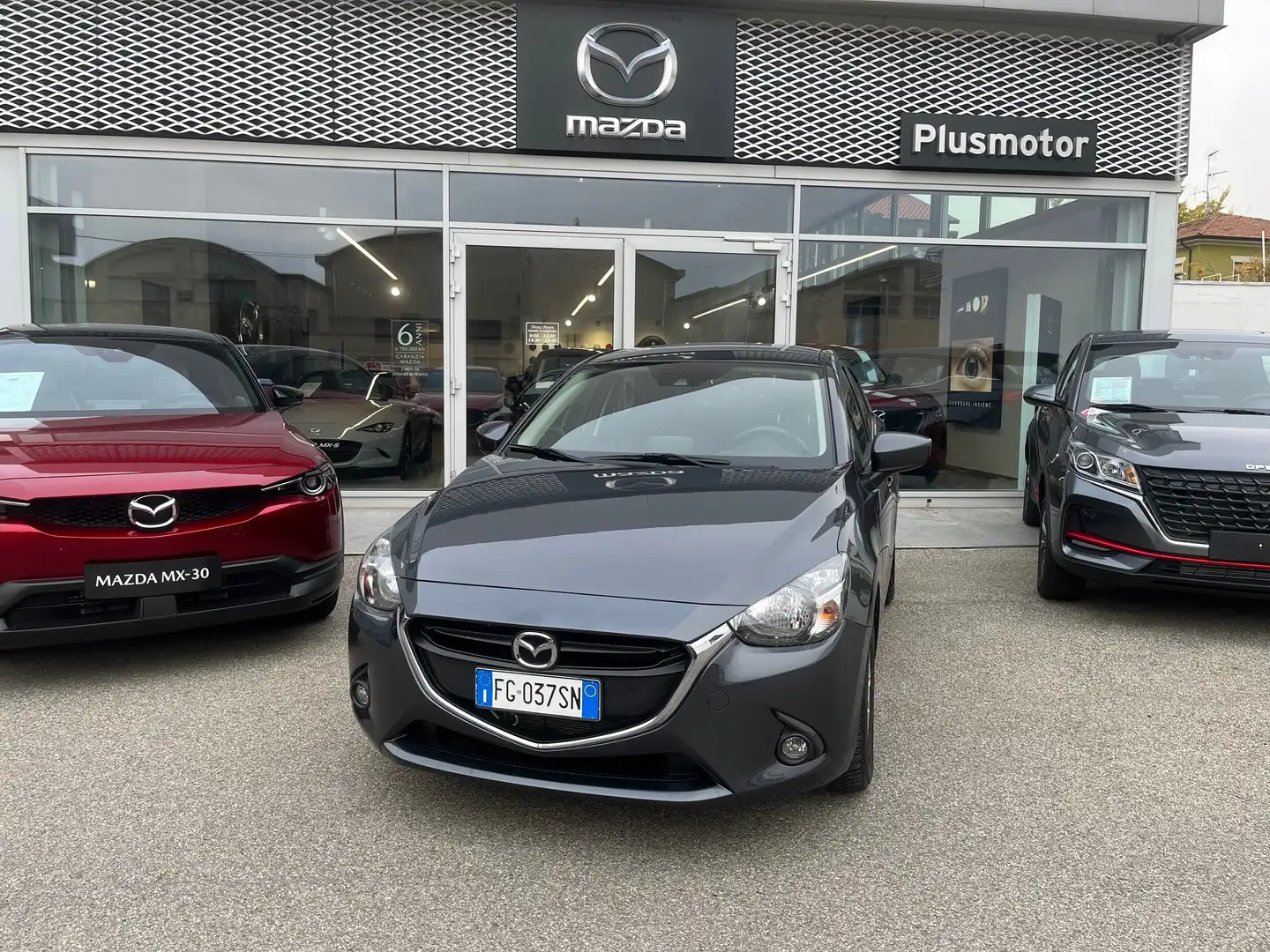 Mazda 2 2 III 2015 1.5d Evolve + Evolve Pack 105cv Gris - 1
