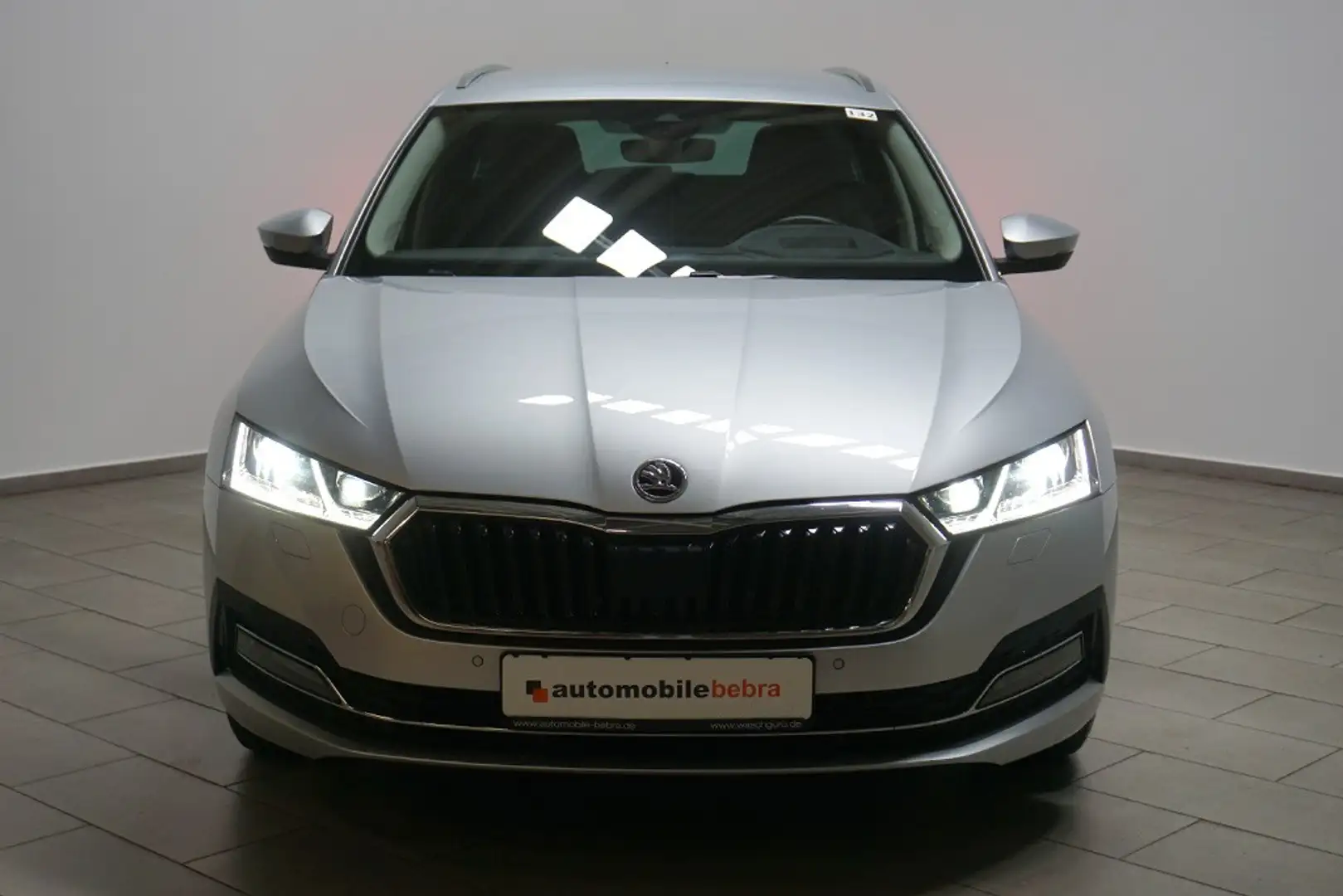 Skoda Octavia 2.0TDI DSG Style Virtual AHK Standhz Argent - 2