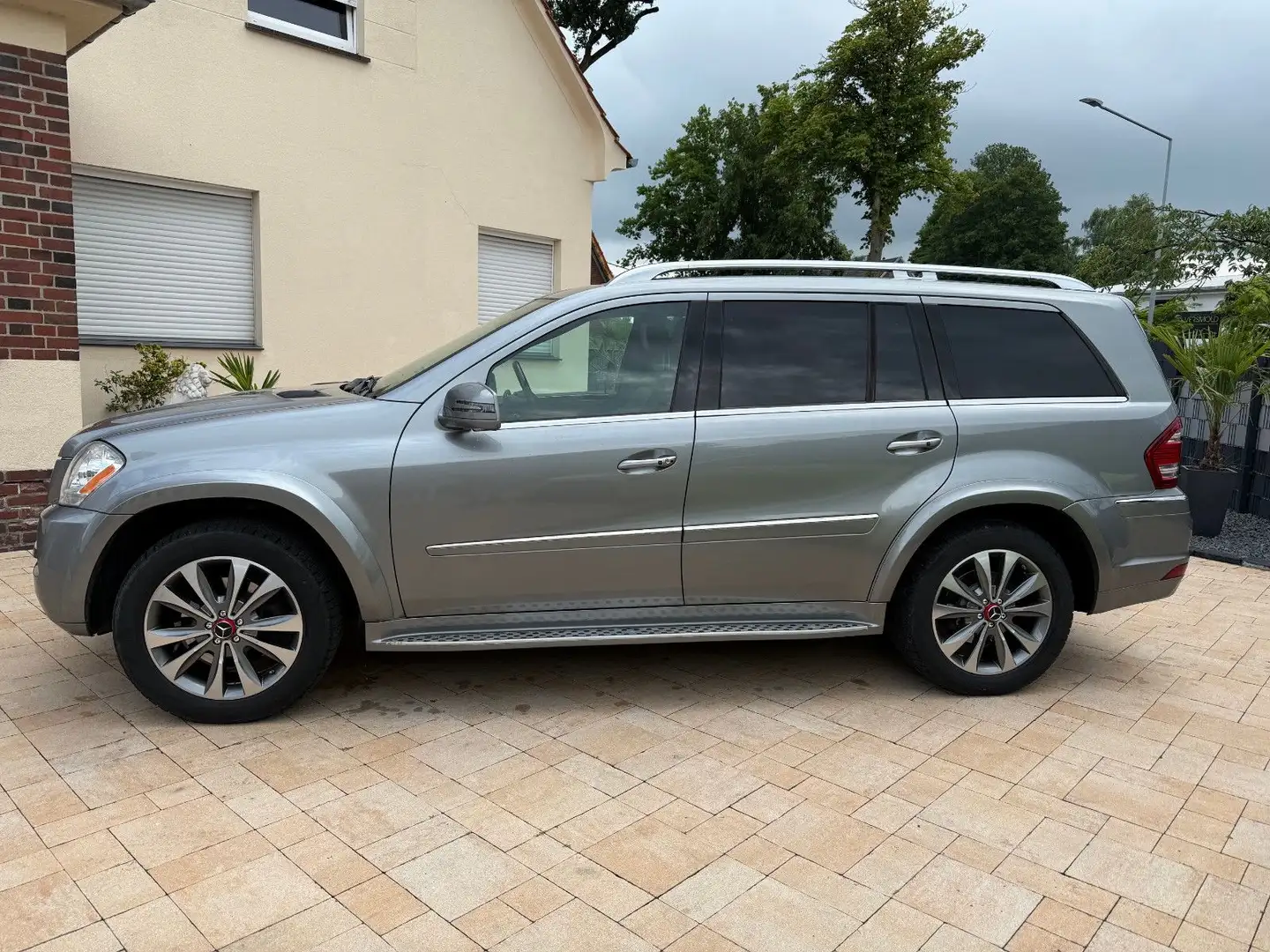 Mercedes-Benz GL 450 4Matic+LPG Gas+Leder+7 Sitze+Pano+ Silber - 2