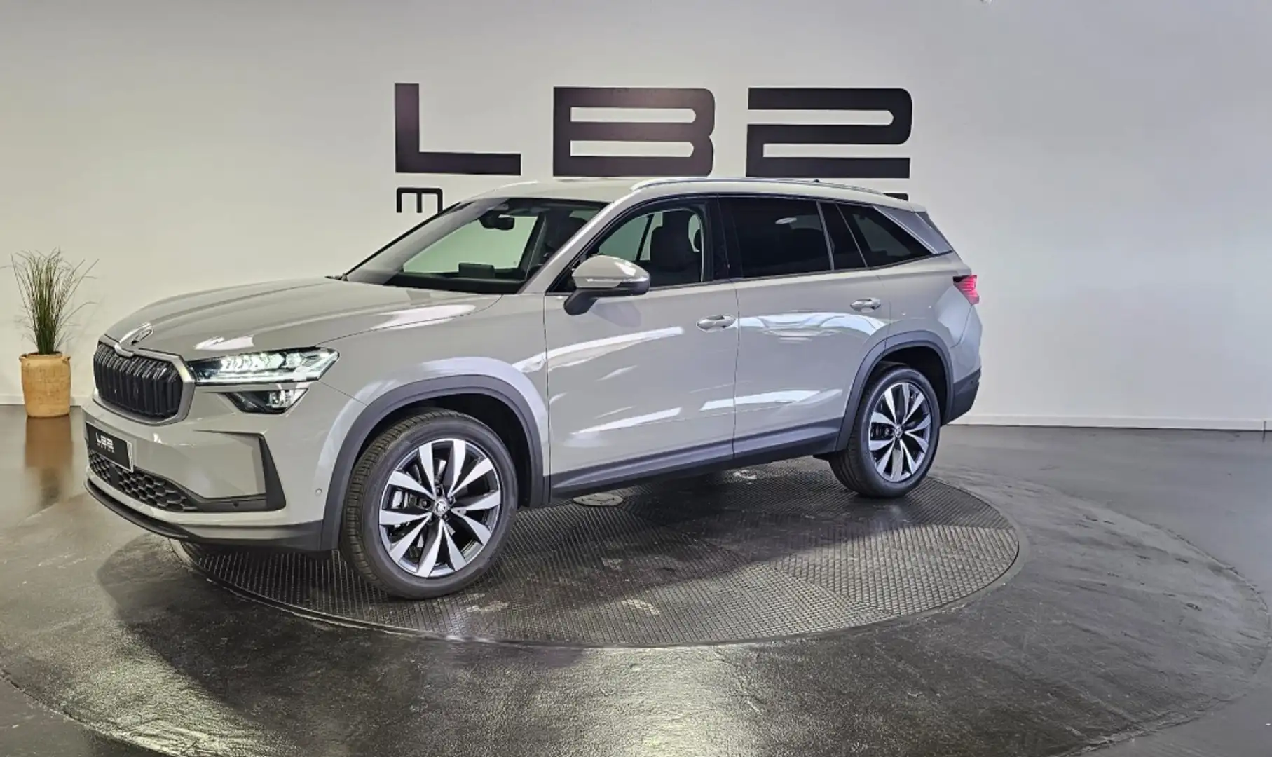 Skoda Kodiaq 2.0TDI AB tech Sportline 4x2 DSG 110kW Grigio - 2