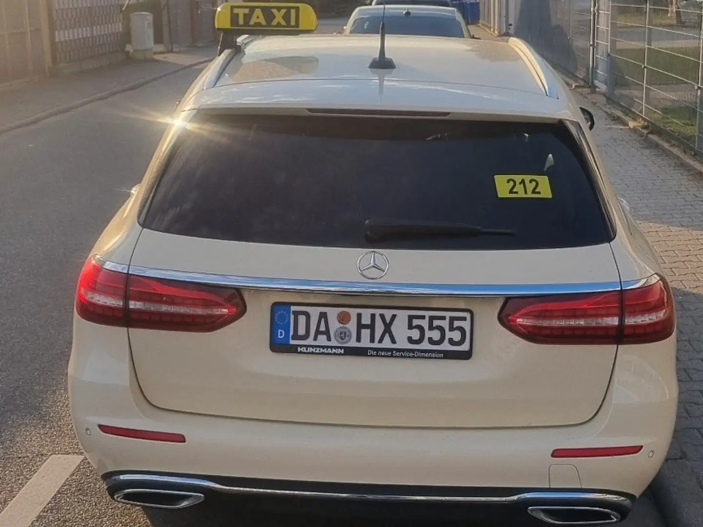 Mercedes-Benz E 220 T-Modell "TAXI" Paket Mit Garantie bei Mercedes Beige - 2
