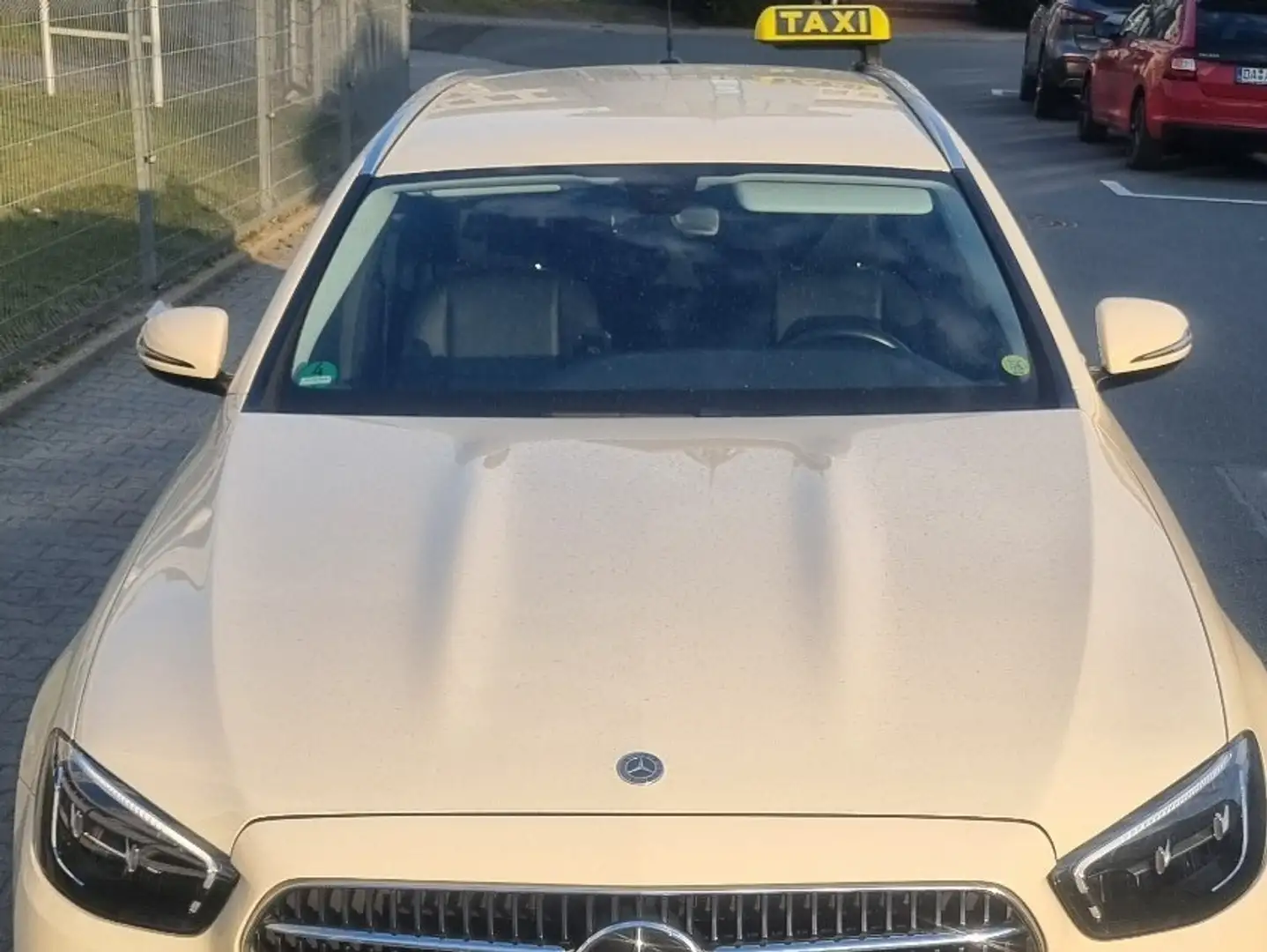 Mercedes-Benz E 220 T-Modell "TAXI" Paket Mit Garantie bei Mercedes Beige - 1