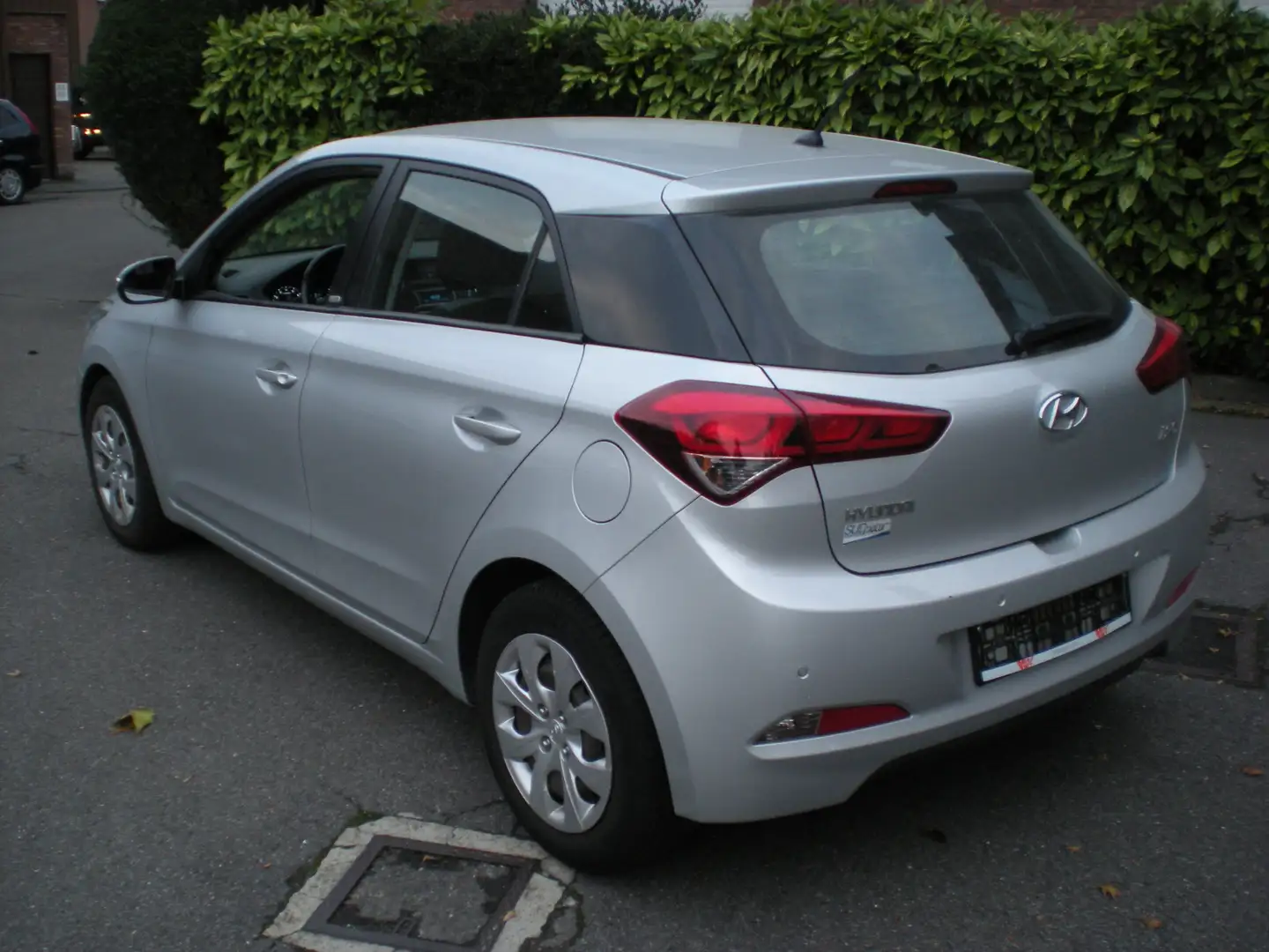 Hyundai i20 AUTOMATIQUE  1.4i Pop Grau - 2