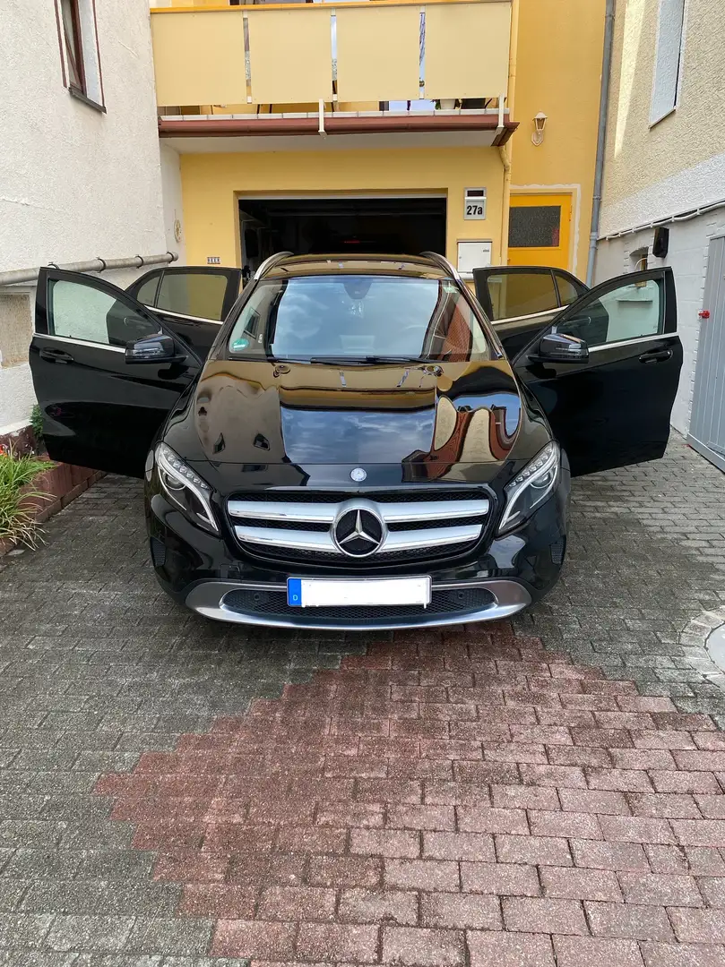Mercedes-Benz GLA 250 GLA 250 4Matic 7G-DCT Urban Černá - 2
