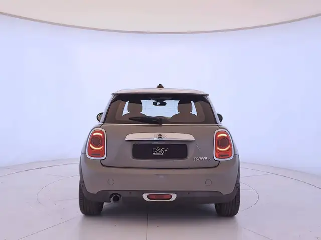 Mini Hatch view 6