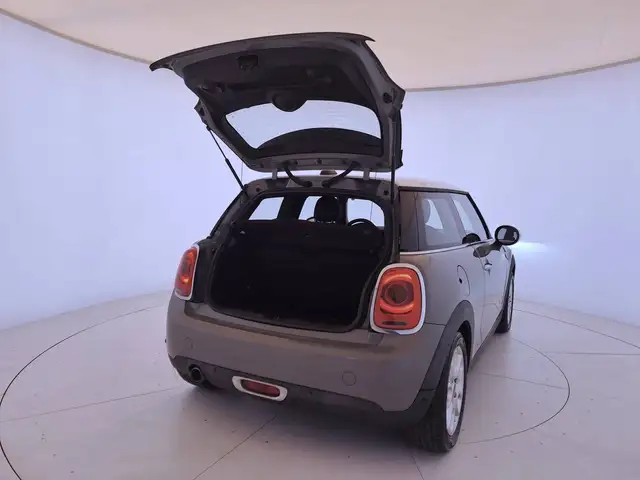 Mini Hatch view 12