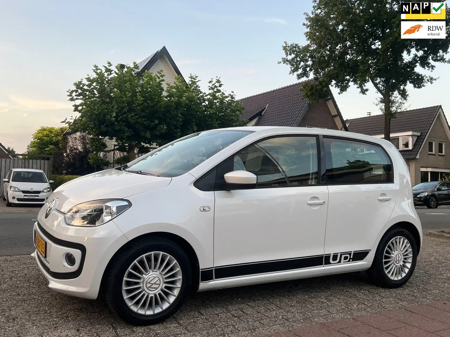 Volkswagen up! 1.0 high up! LM-VELGEN NAVI NL-AUTO-NAP. Wit - 1