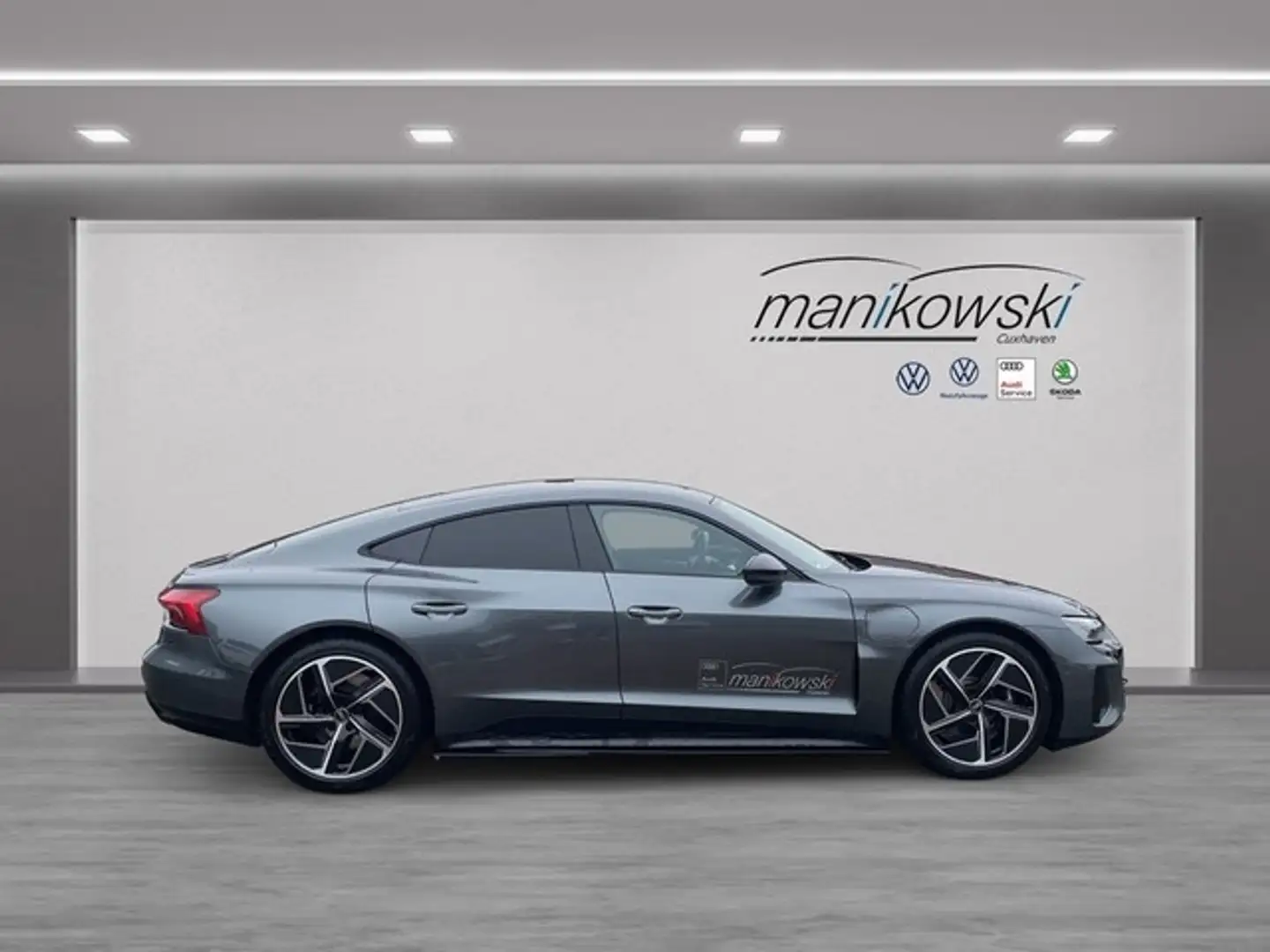 Audi e-tron quattro --598PS--PanoD+HUD+RFK+Navi+BT+B&O+LED+LRH Šedá - 2