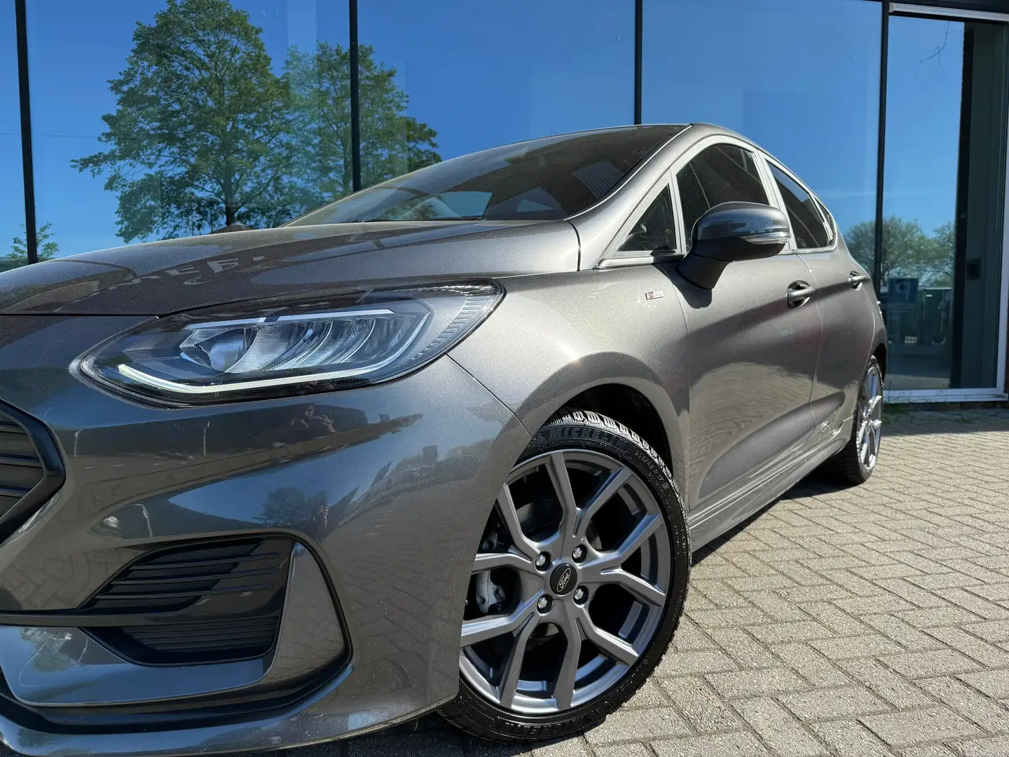 Ford Fiesta 1.0 EcoBoost Hybrid ST-Line X - Navi - LED Matrix Grijs - 2