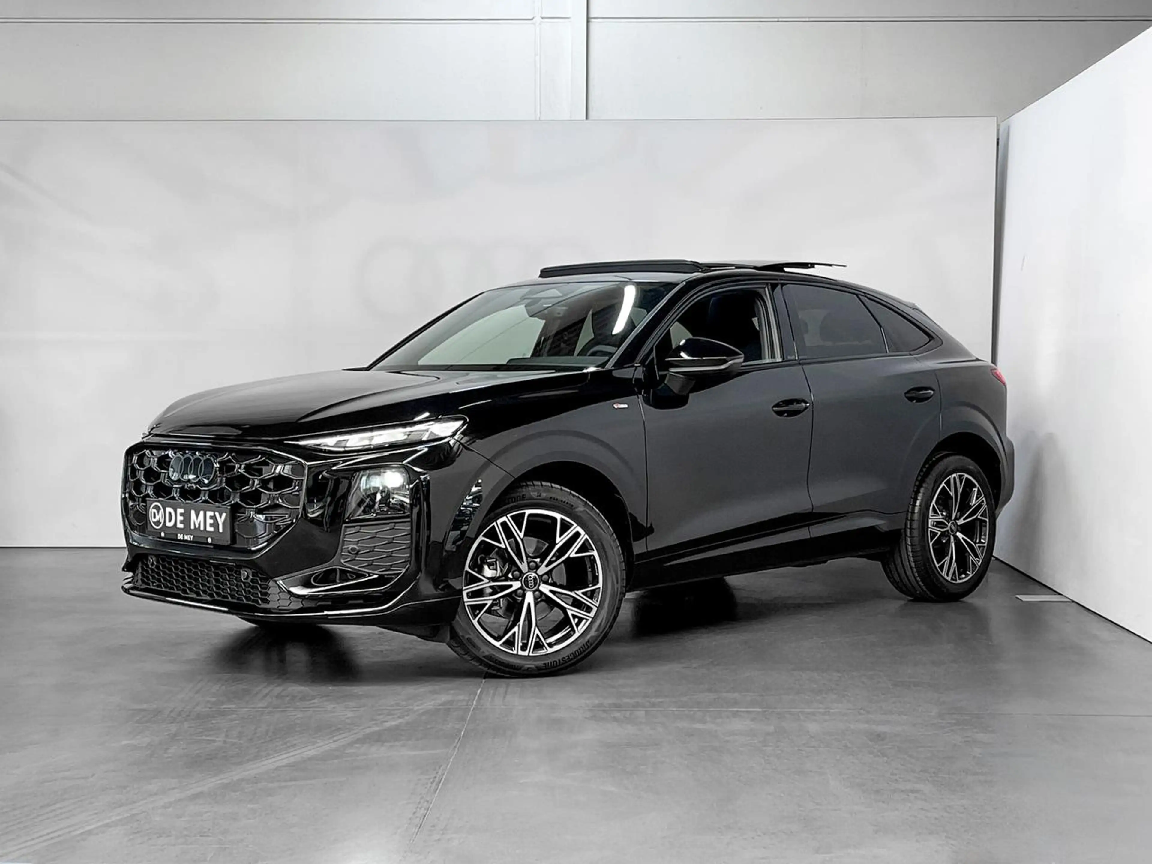 Audi Q3 1.5 TFSI MHEV S-Line S-Tronic / Pano / Carplay / Camera / ACC / Navigatie — photo 2