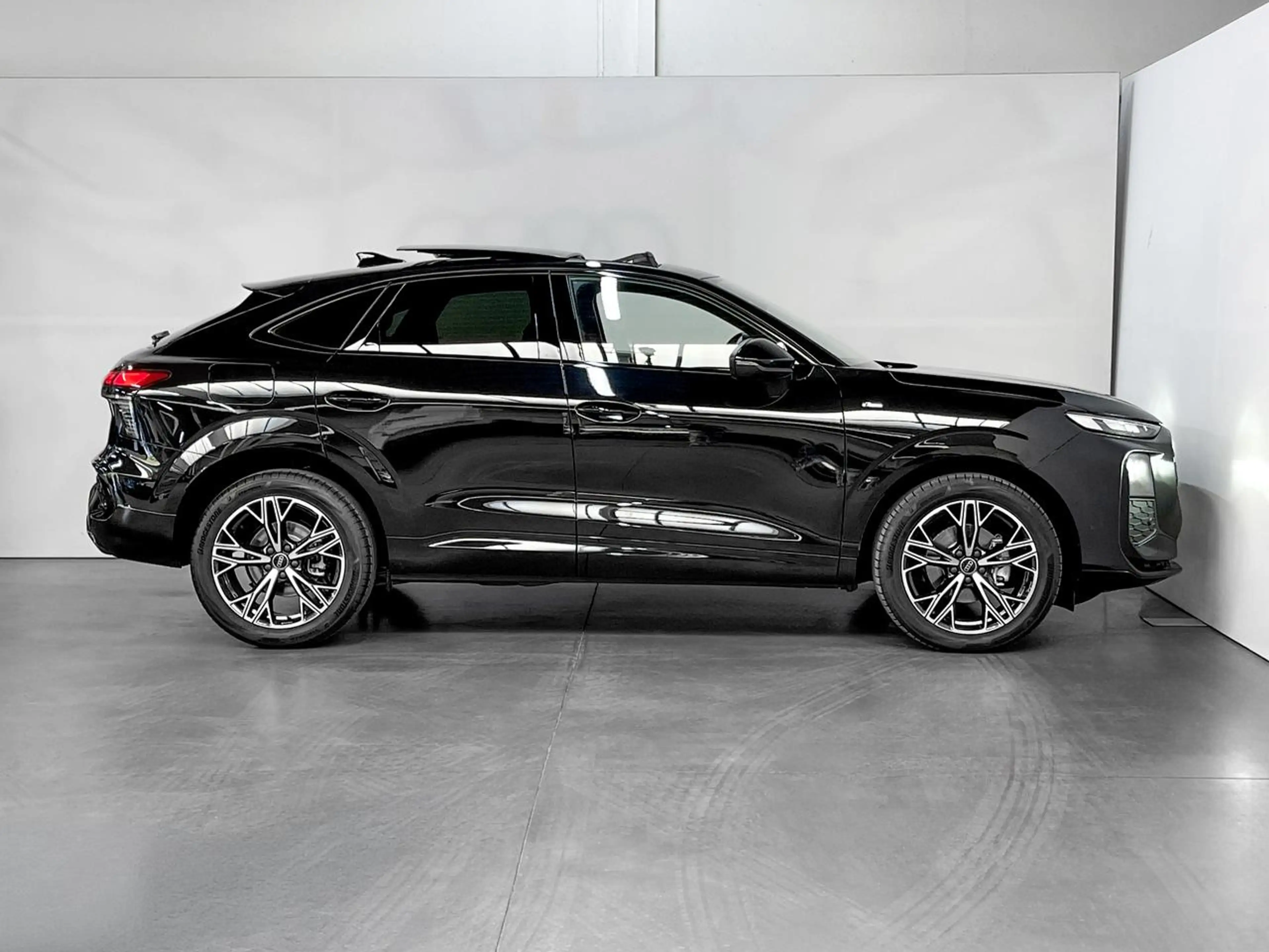 Audi Q3 1.5 TFSI MHEV S-Line S-Tronic / Pano / Carplay / Camera / ACC / Navigatie — photo 4