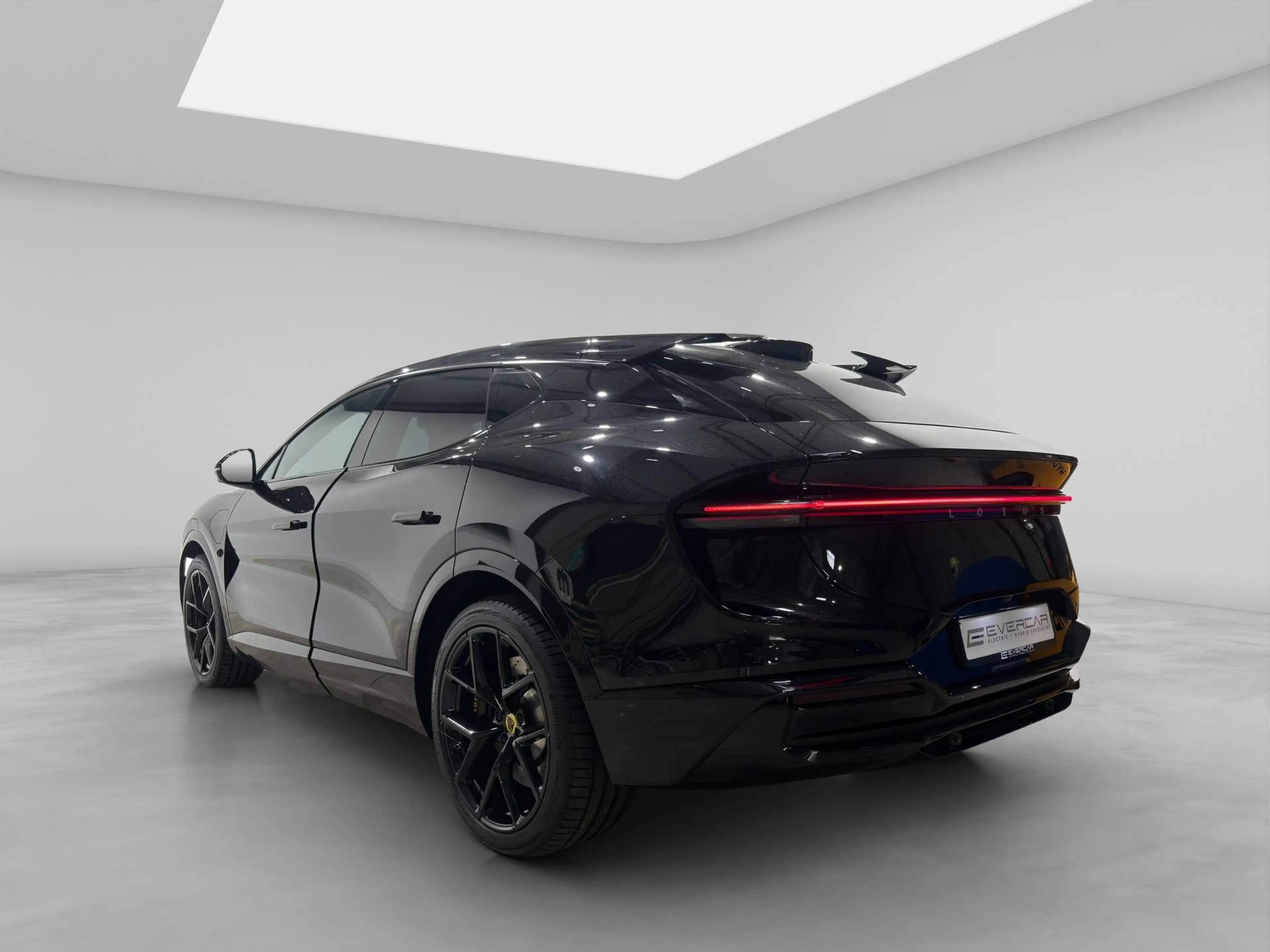 Lotus Eletre 109 kWh 4WD EDS 612 ch ***KEF SURROUND SYSTEM*SMART PANORAMIC ROOF*HEATED ELECTRIC SEATS*** — photo 6