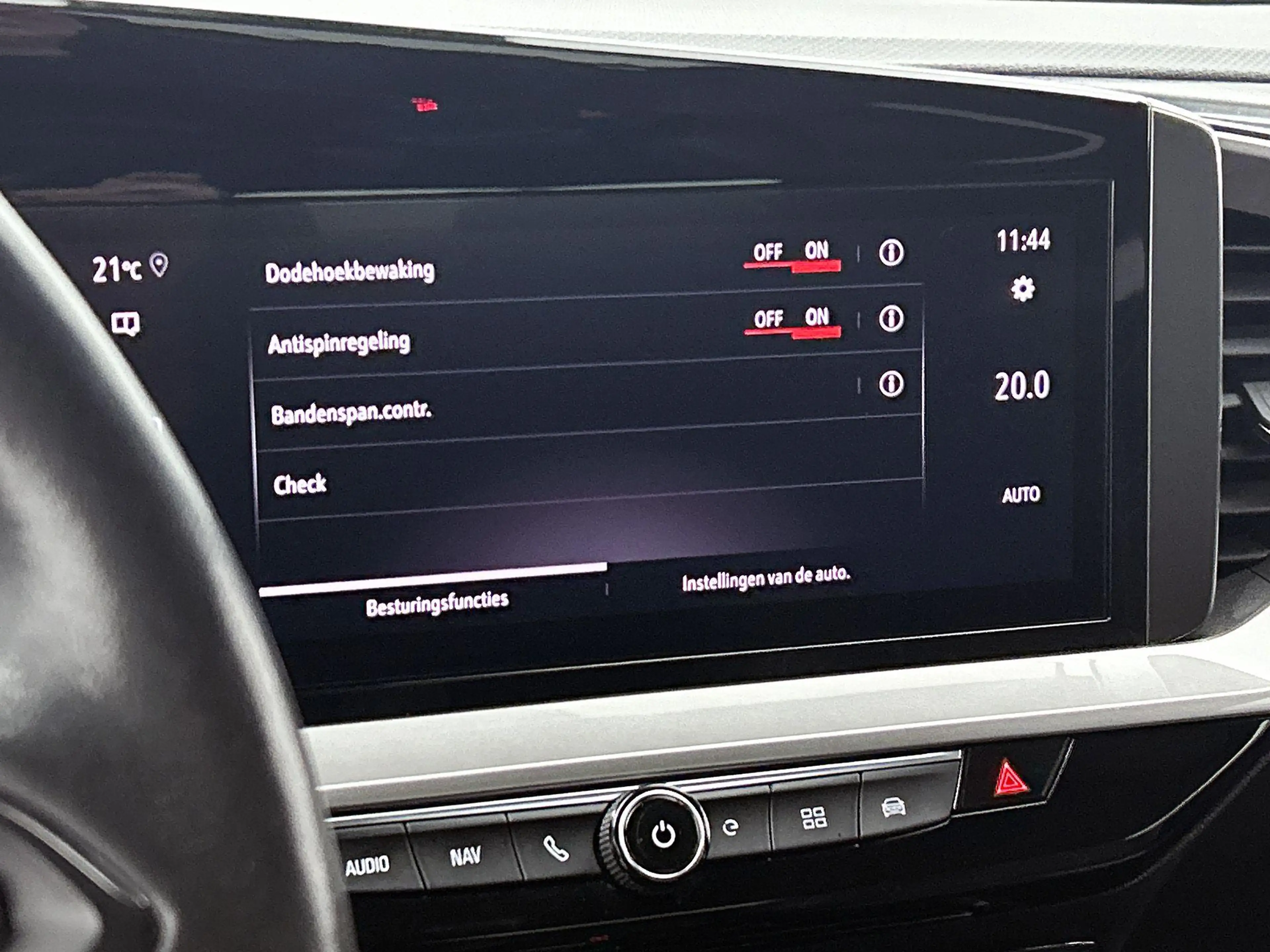Opel Mokka-E Electric Ultimate 50 kWh — photo 10