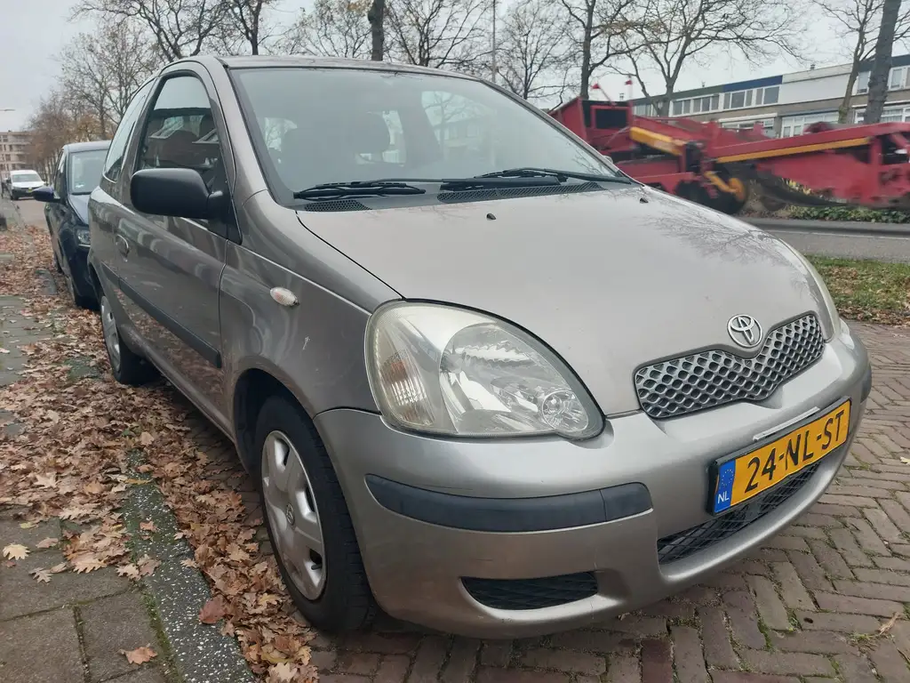 Toyota Yaris 2004 из Европы — купить под ключ