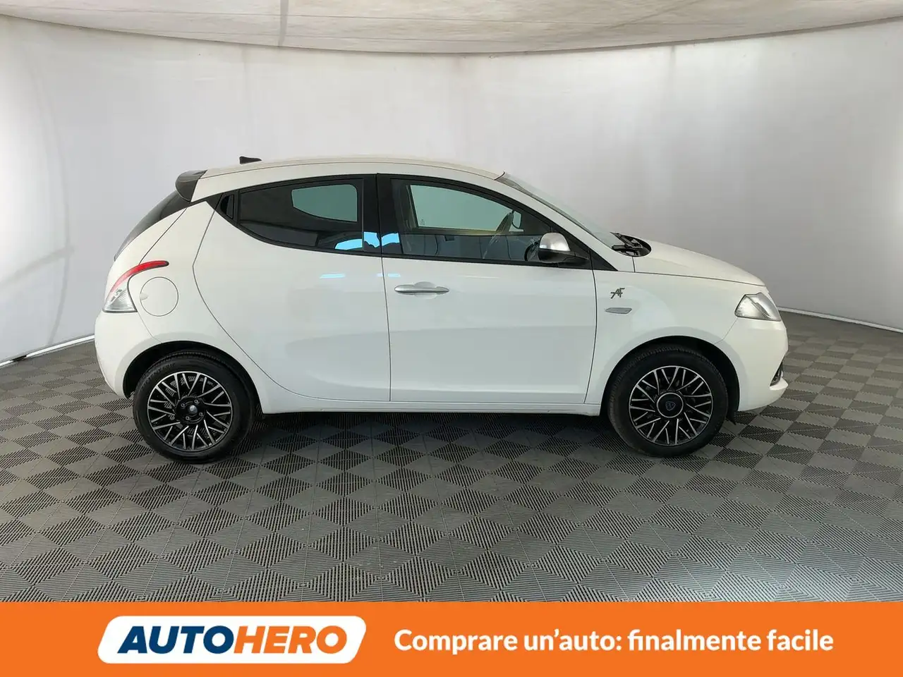 Lancia Ypsilon 2023 — фото 7