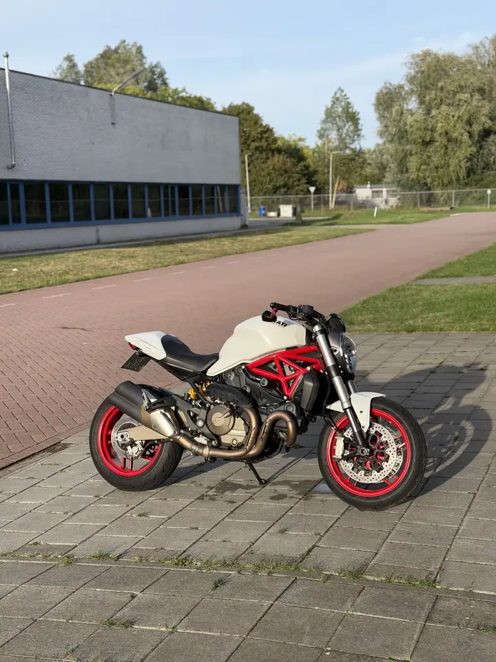 Ducati Monster 821