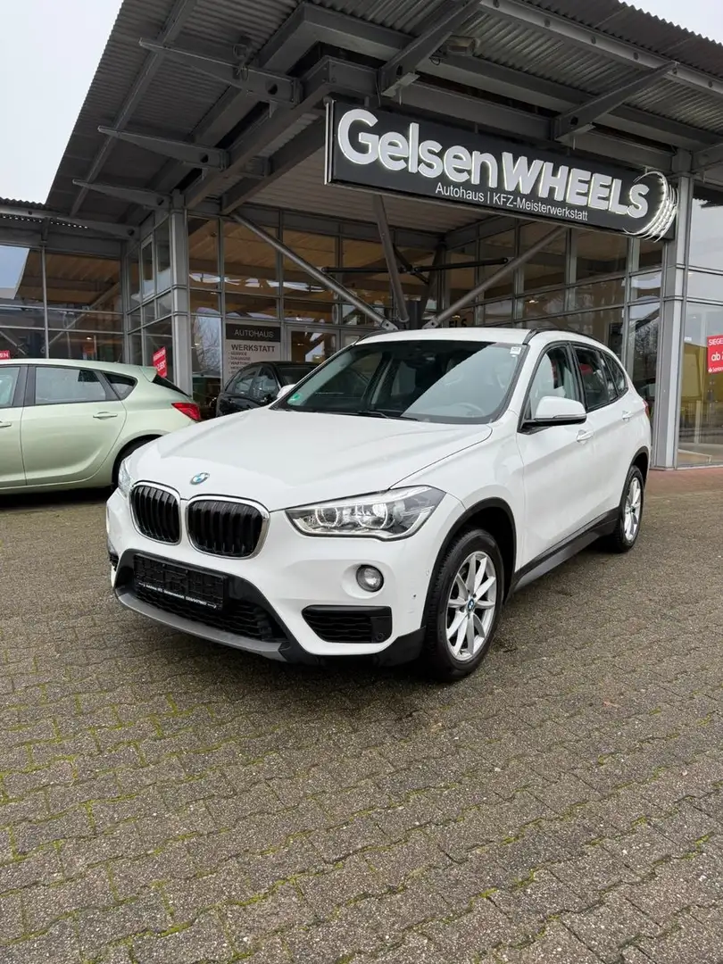BMW X1 Baureihe X1 sDrive 18 i Advantage Weiß - 2