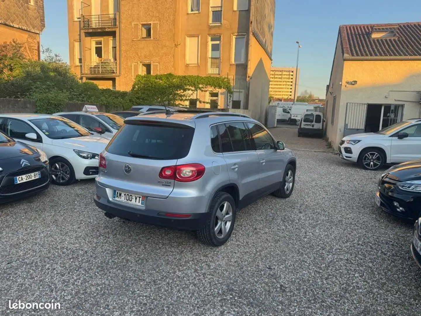 Volkswagen Tiguan 2.0 TDI 140 CH CART Gris - 2