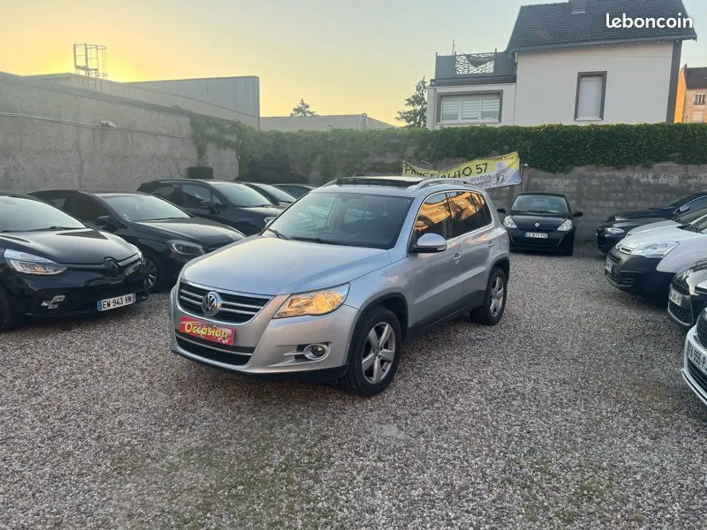 Volkswagen Tiguan 2.0 TDI 140 CH CART Gris - 1