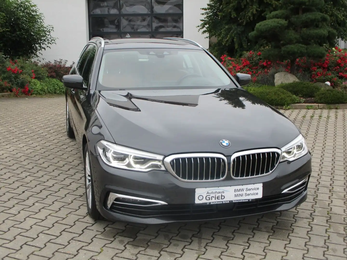 BMW 540 i xDrive Touring  Luxury Line AHK Panorama . Šedá - 2