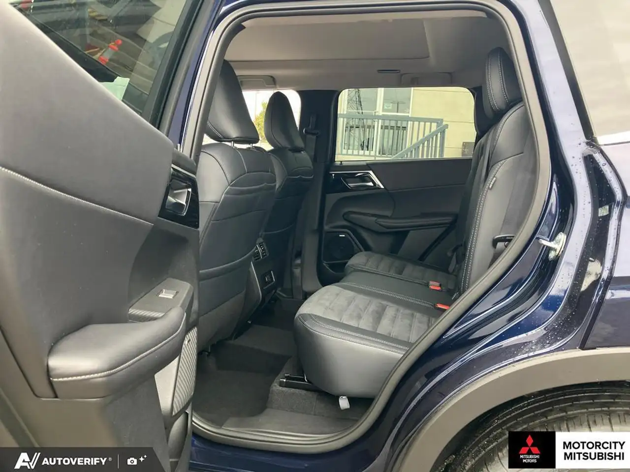 Mitsubishi Outlander снимка Mitsubishi Outlander