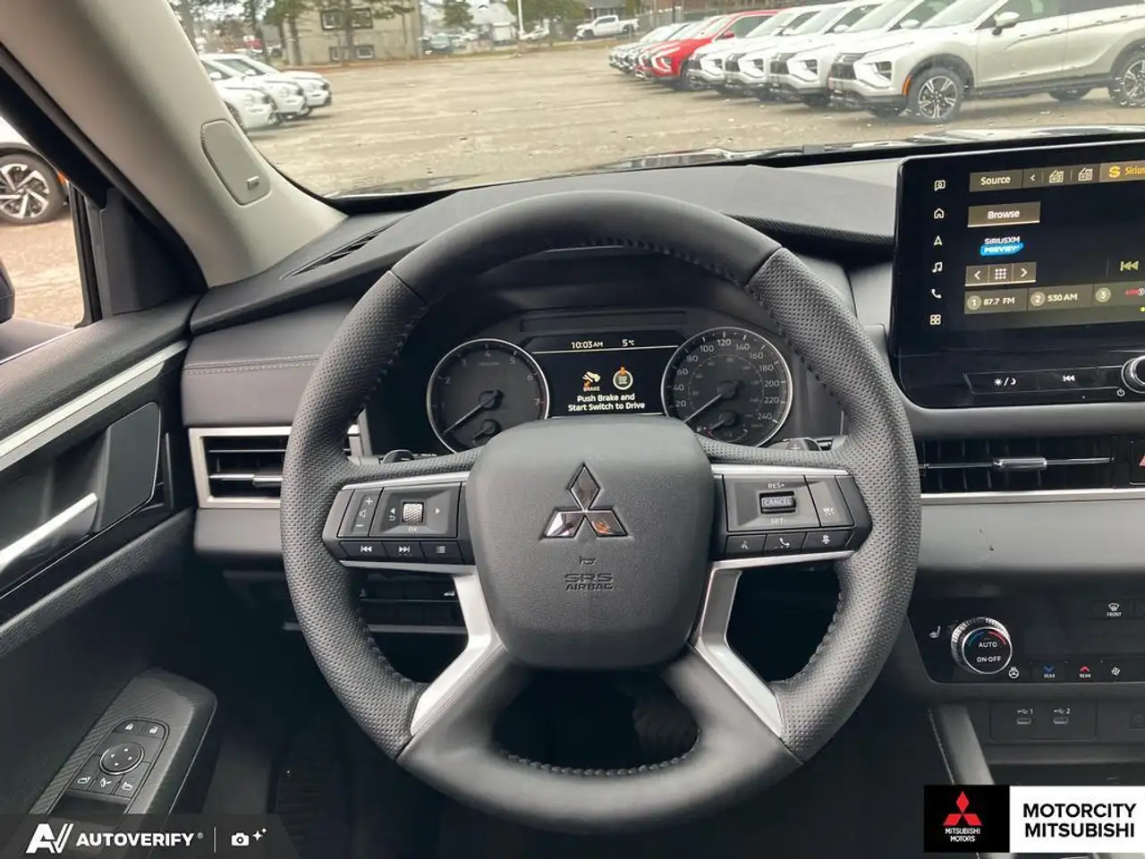Mitsubishi Outlander снимка Mitsubishi Outlander
