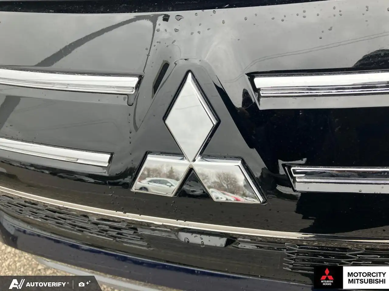 Mitsubishi Outlander снимка Mitsubishi Outlander