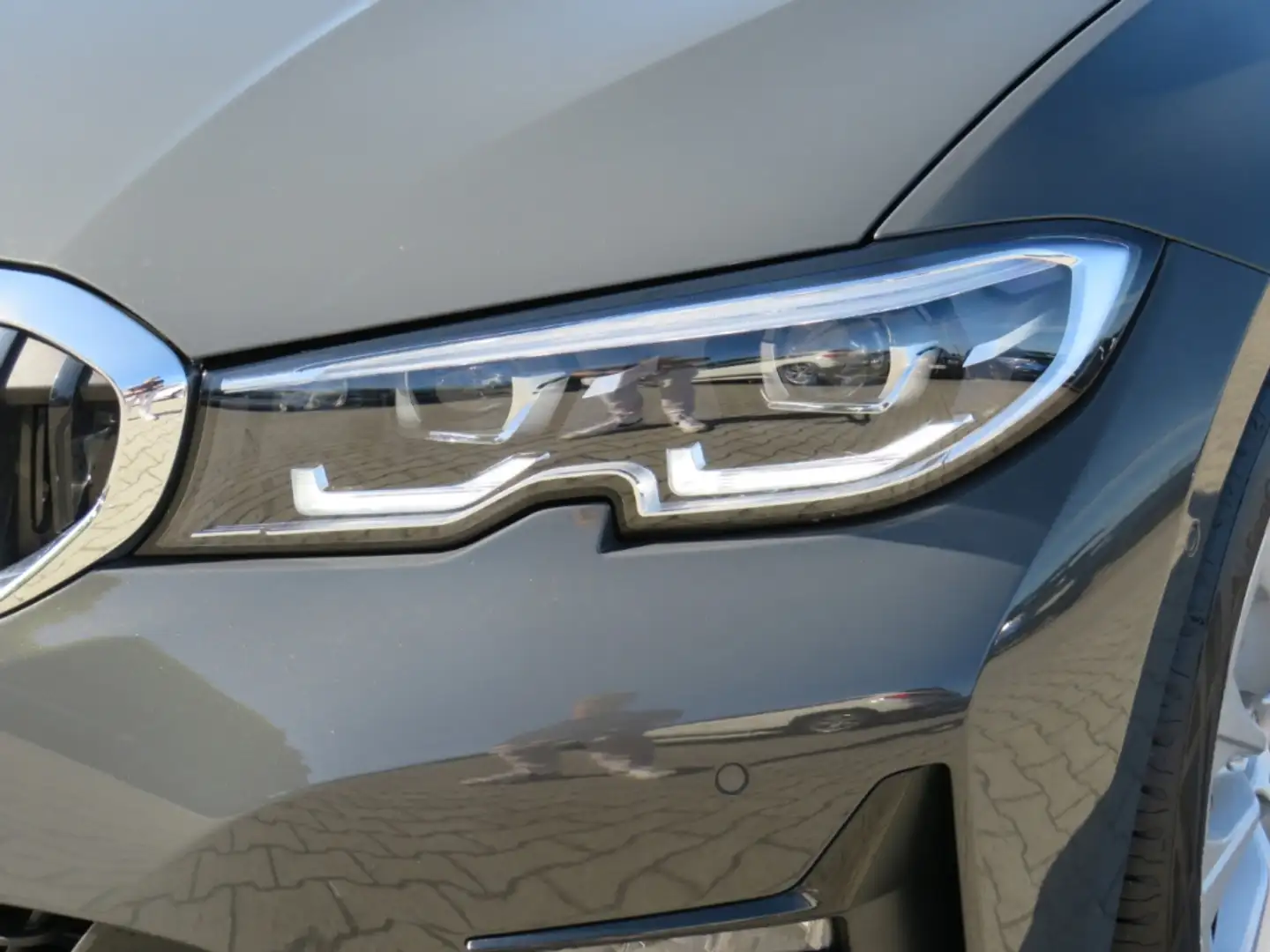BMW 320 i Advantage Touring  A Park-Assistent Gris - 2
