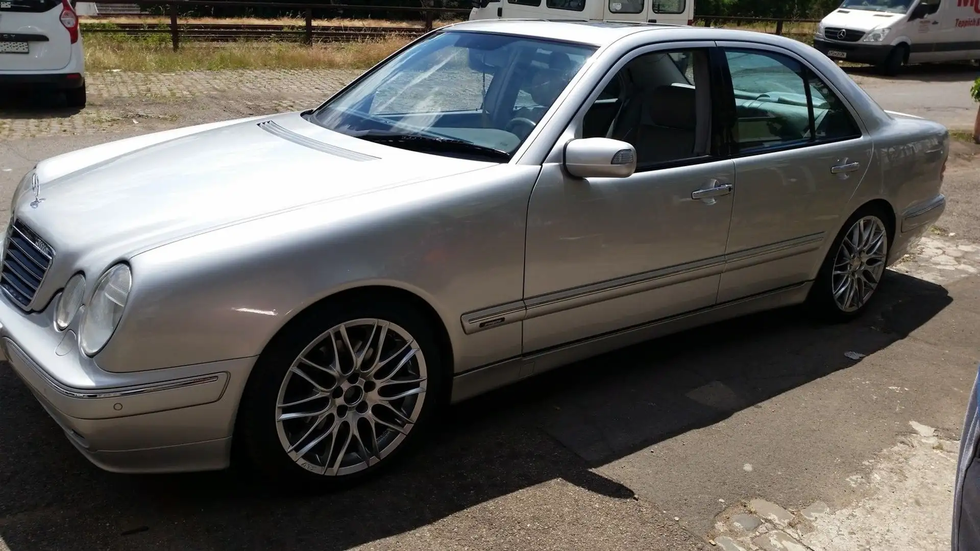 Mercedes-Benz E 320 E 320 Avantgarde CDI Aut. Silber - 1