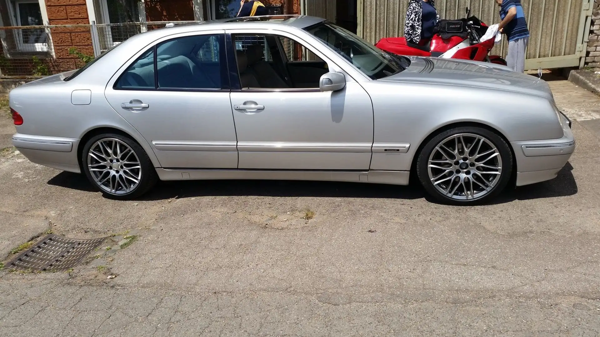 Mercedes-Benz E 320 E 320 Avantgarde CDI Aut. Silber - 2