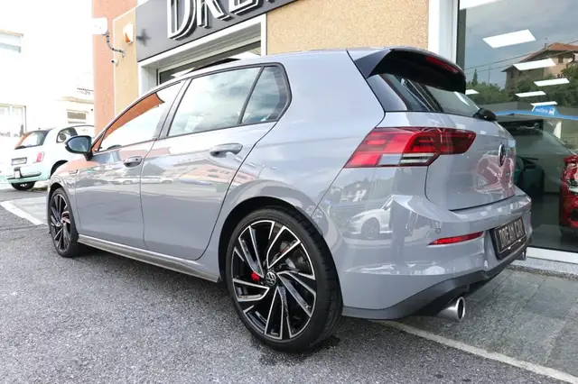 Volkswagen Golf view 3