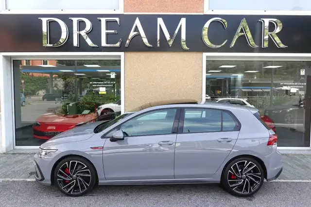 Volkswagen Golf view 2