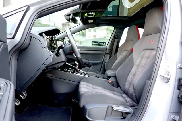 Volkswagen Golf view 11
