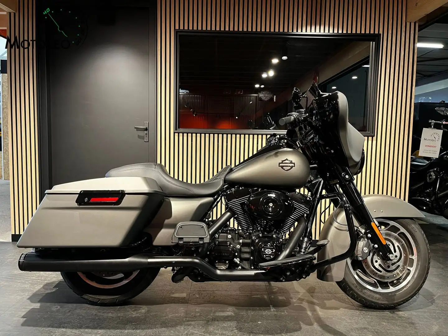 Harley-Davidson Street Glide FLHX Šedá - 1