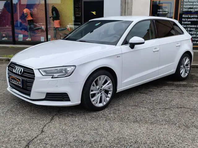 Audi A3 Sportback 30 1.5 g-tron Business 131cv s-tronic