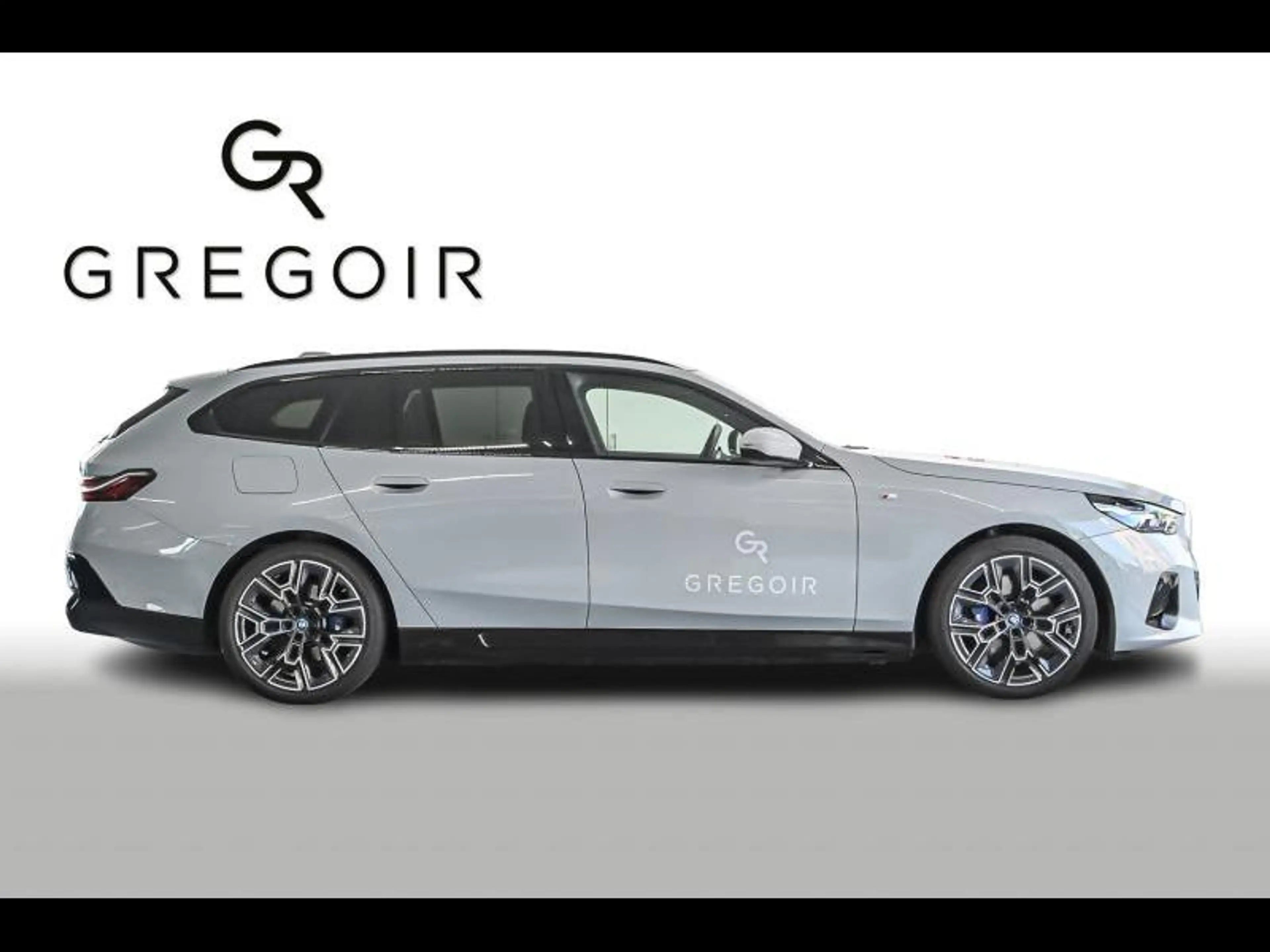 BMW i5 Touring — photo 3