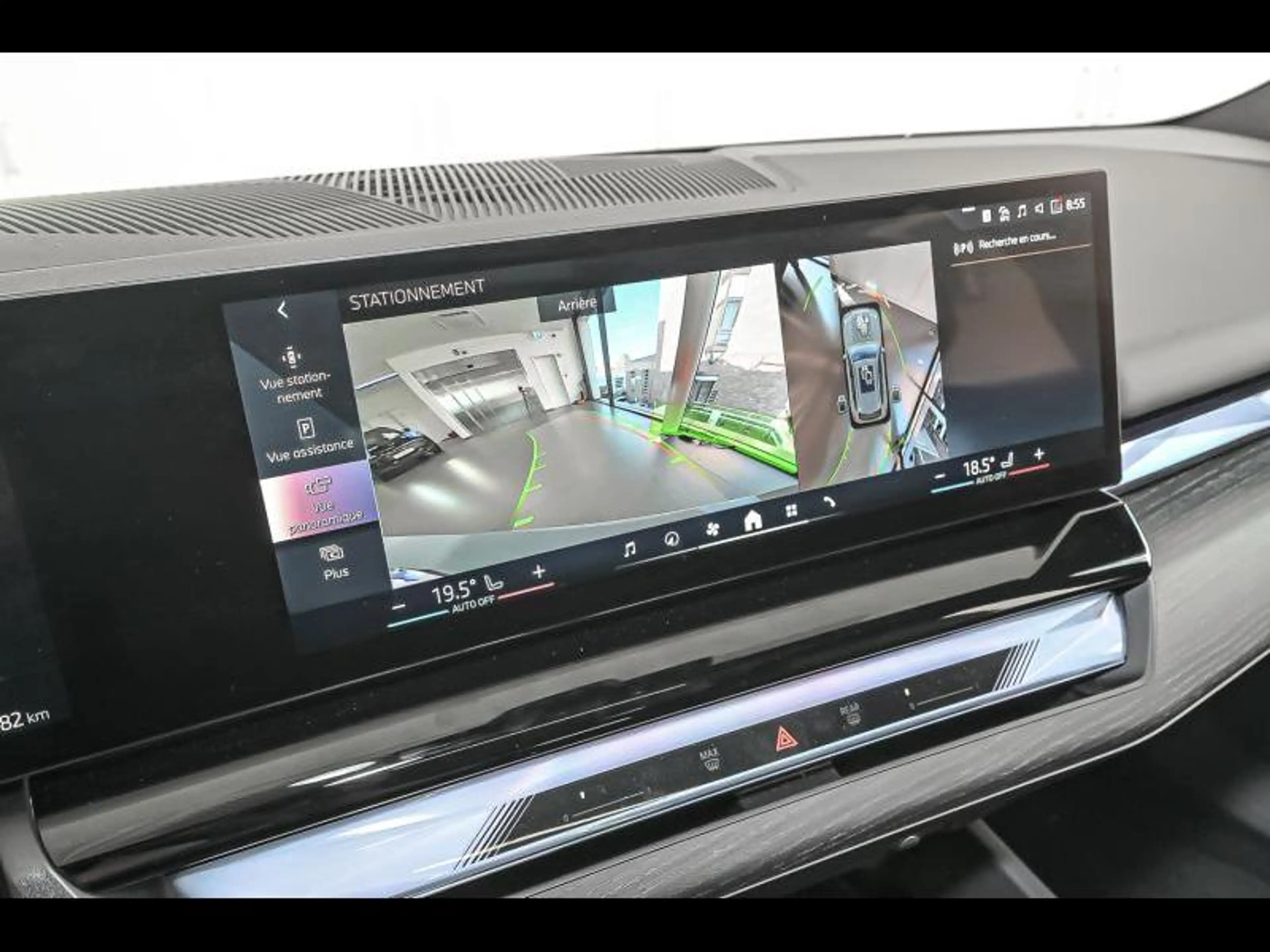 BMW i5 Touring — photo 15
