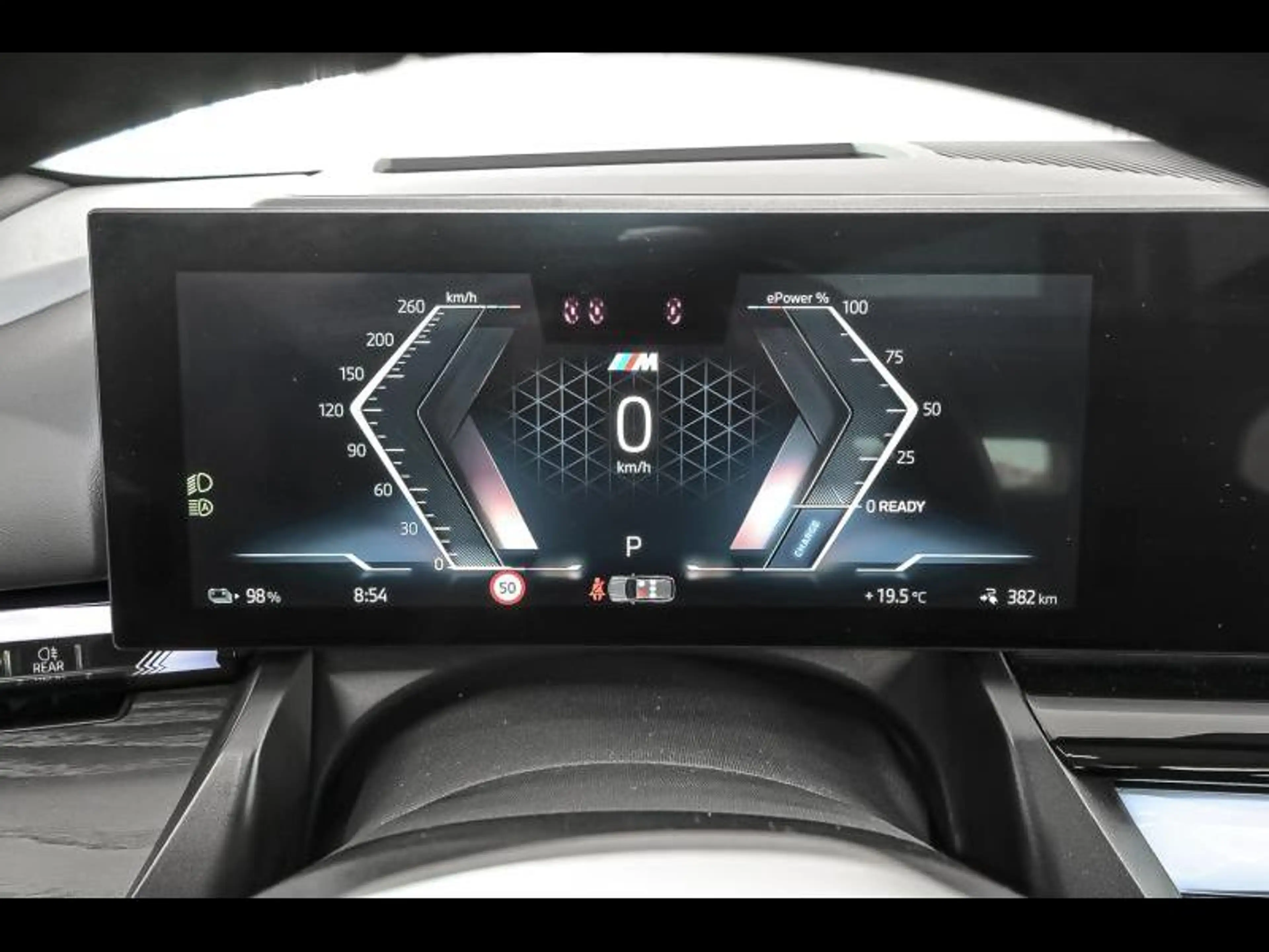 BMW i5 Touring — photo 10
