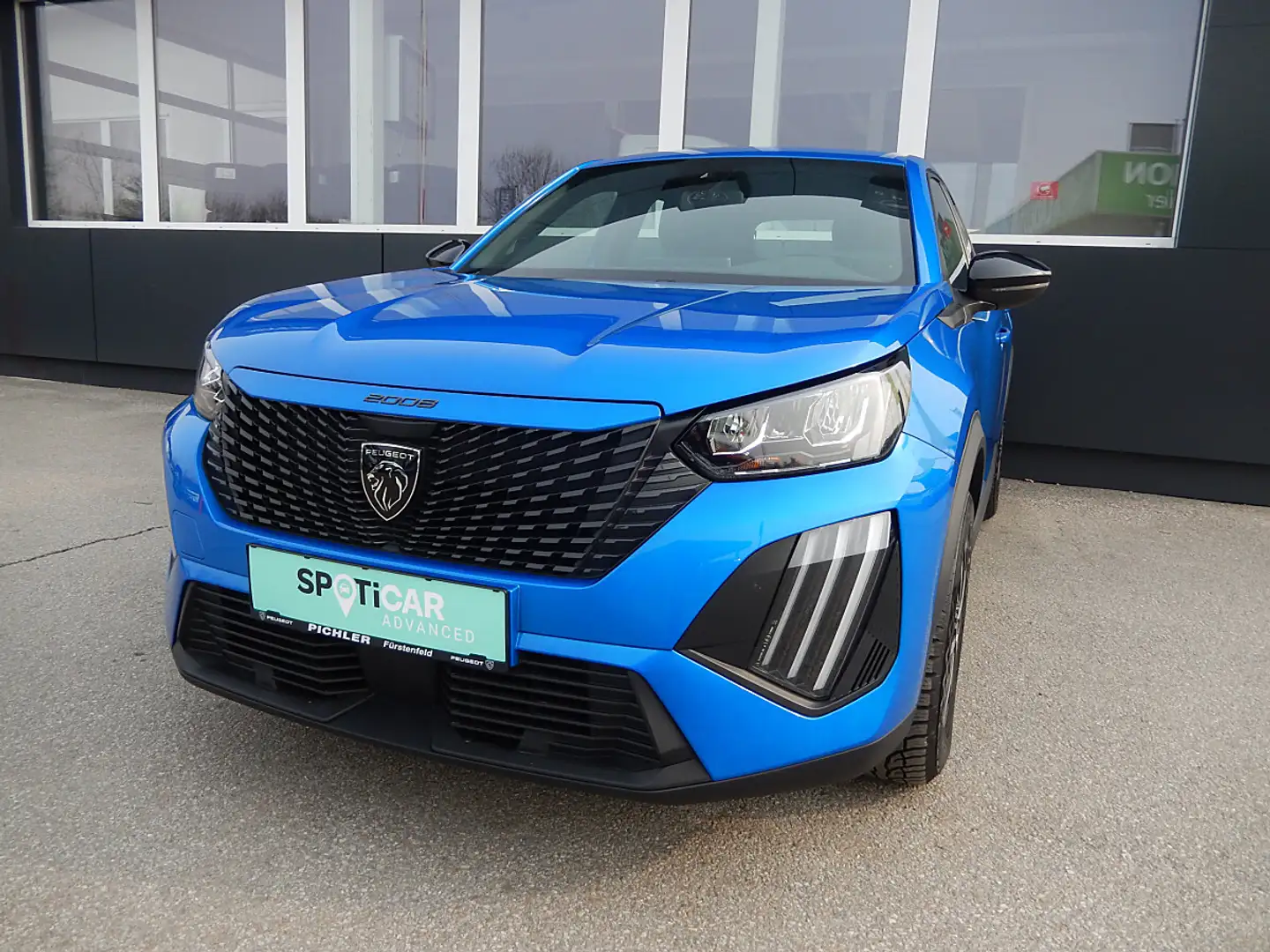 Peugeot 2008 1,2 PureTech 100 S&S Active 6-Gang-Manuell Blau - 1