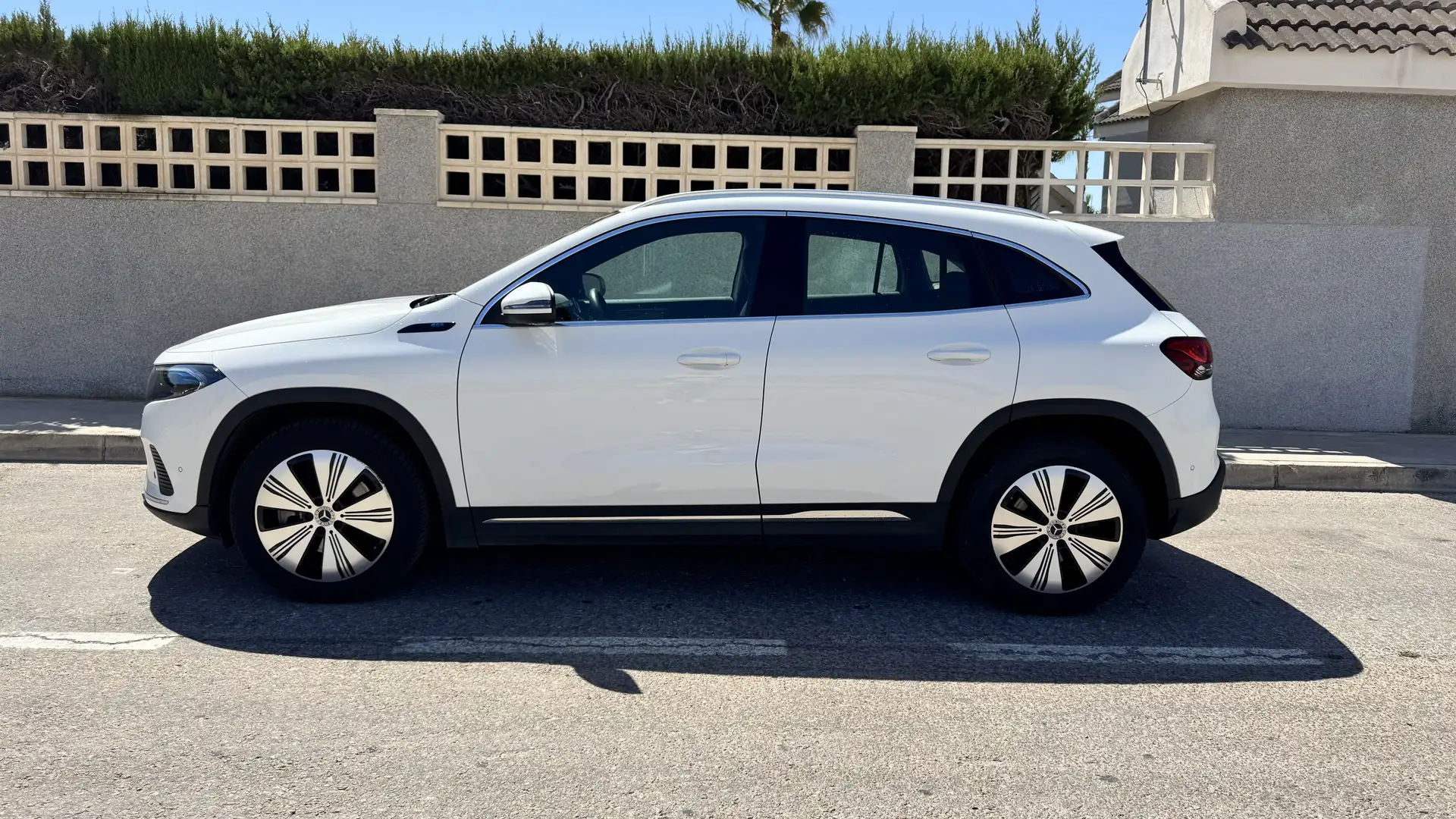Mercedes-Benz EQA 250 todos los extras como nuevo - 2