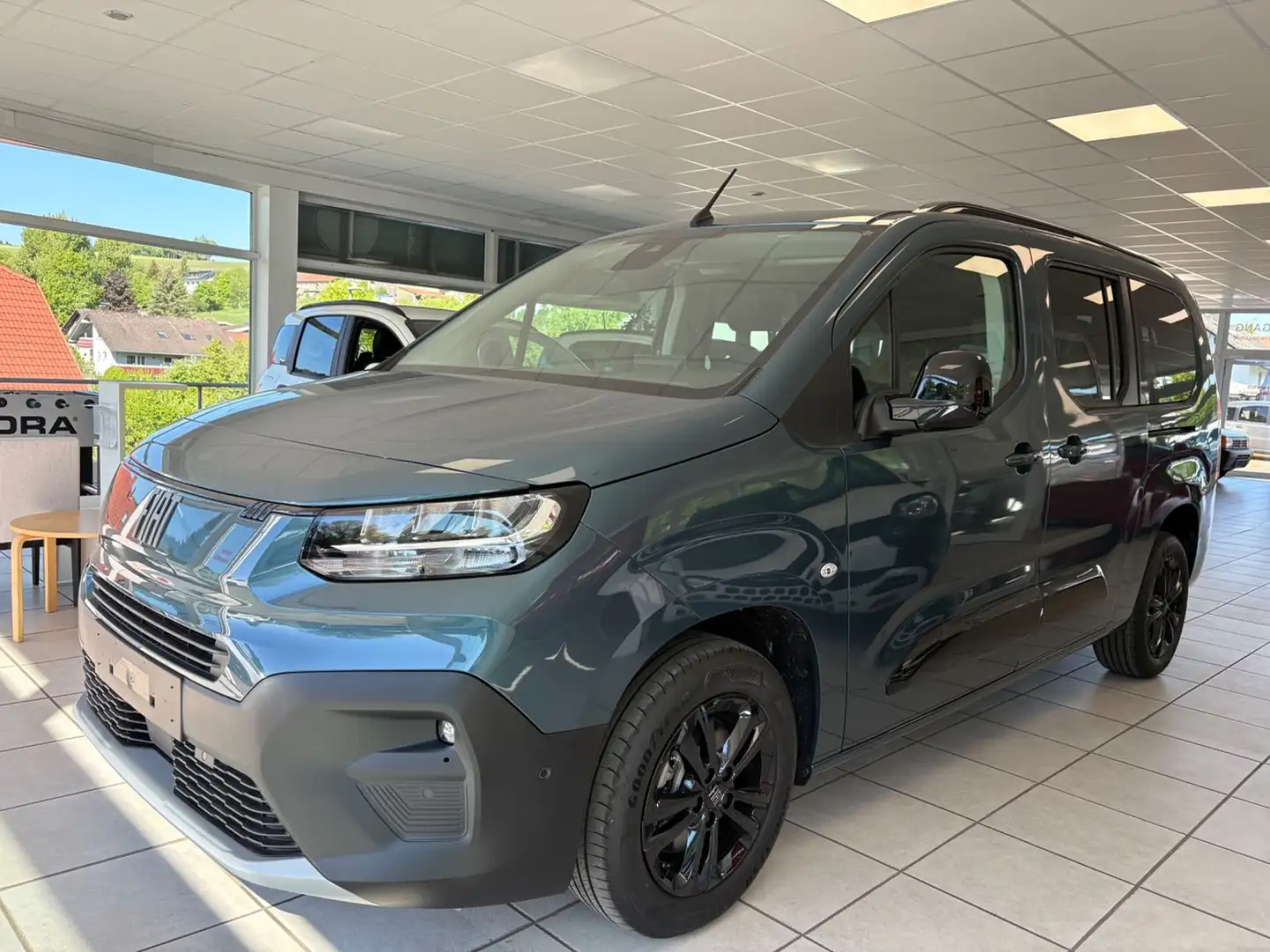 Fiat Doblo Blue HDi LED, NAVI, SITZHEIZUNG Burdeos - 1