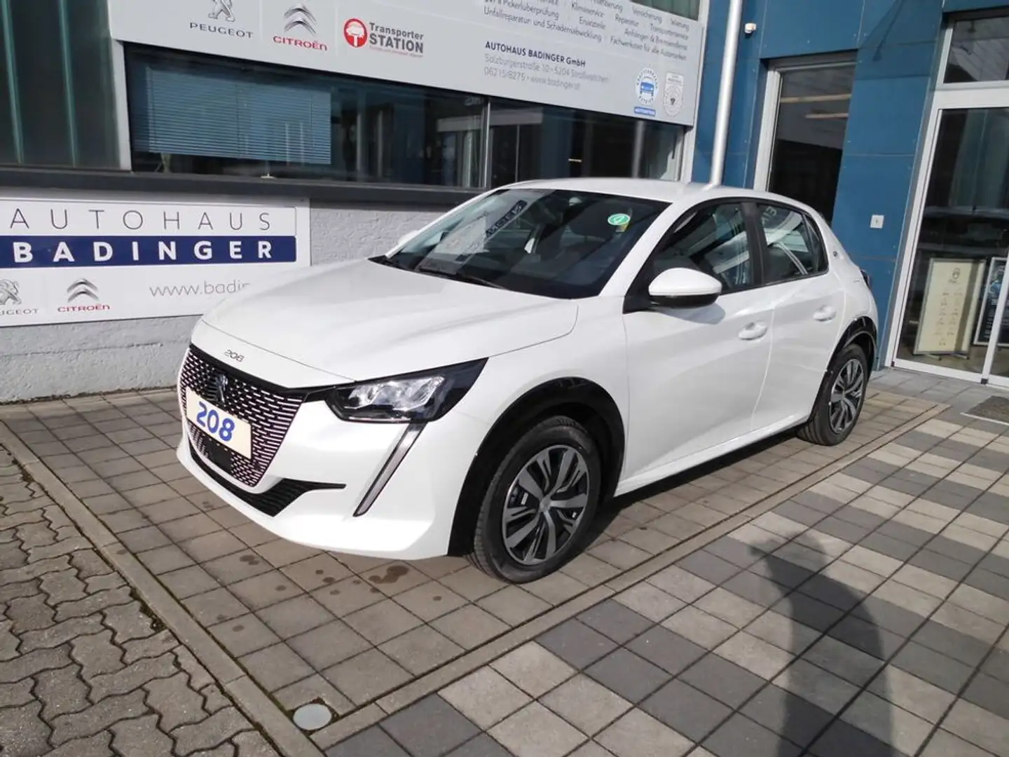 Peugeot 208 e Active Elektro 50 kwh  136PS  mit Garantie Weiß - 1