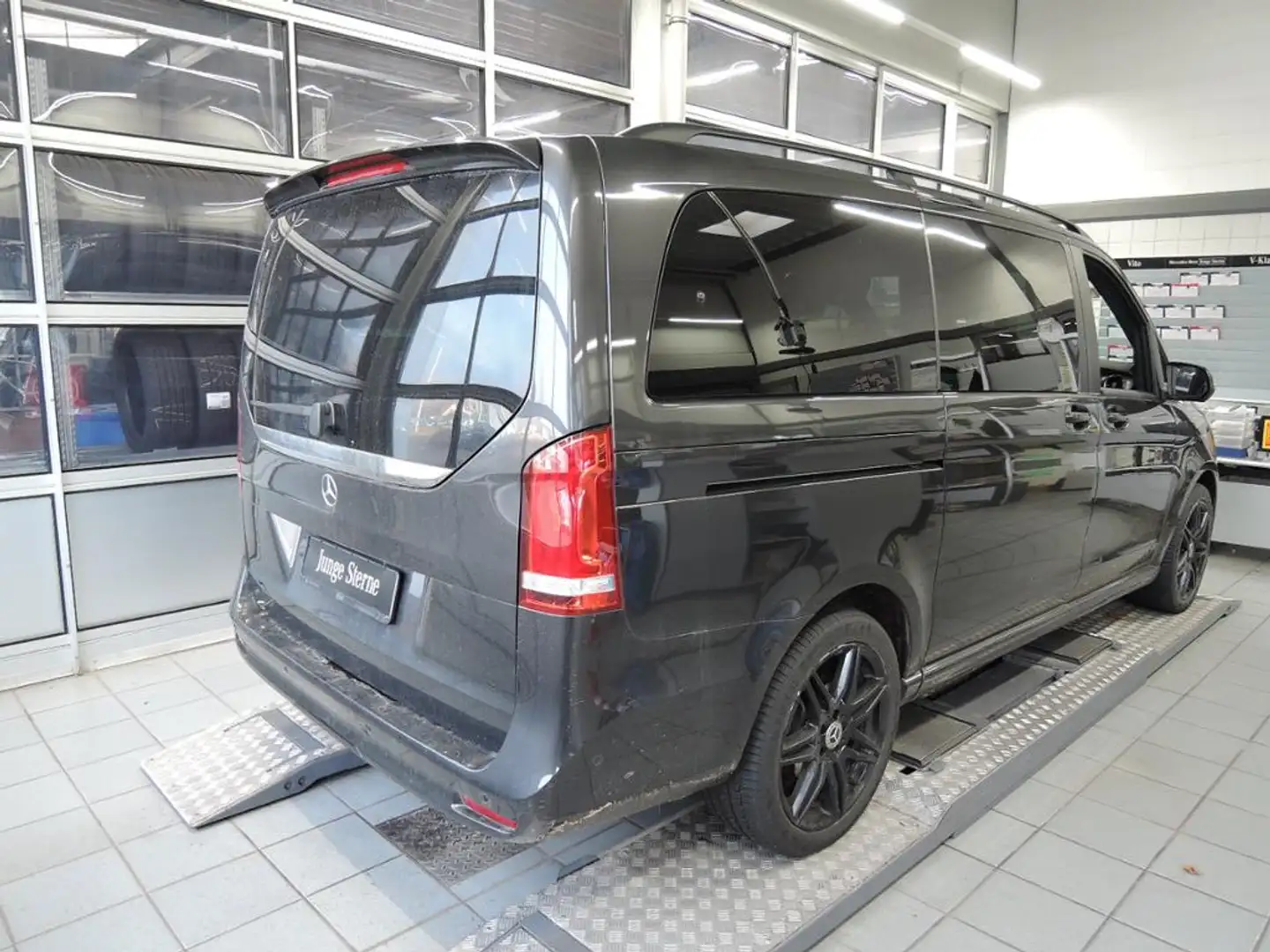 Mercedes-Benz V 300 d AMG 4 Matic Edition AHK 2.5t/Distronic Grau - 2