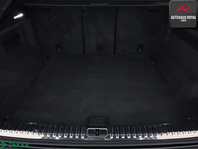 Audi SQ8 view 14