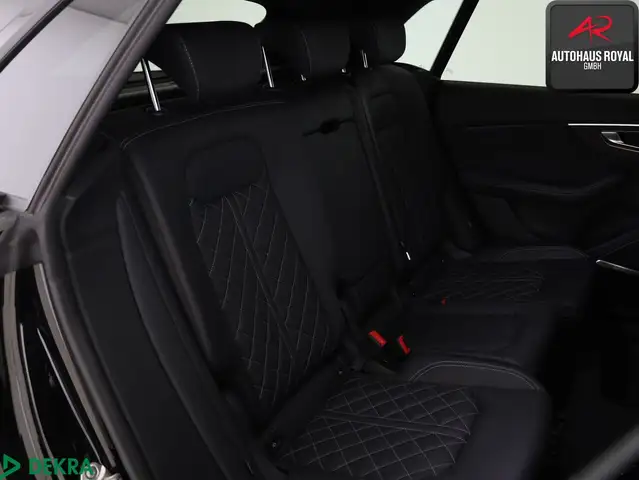 Audi SQ8 view 13